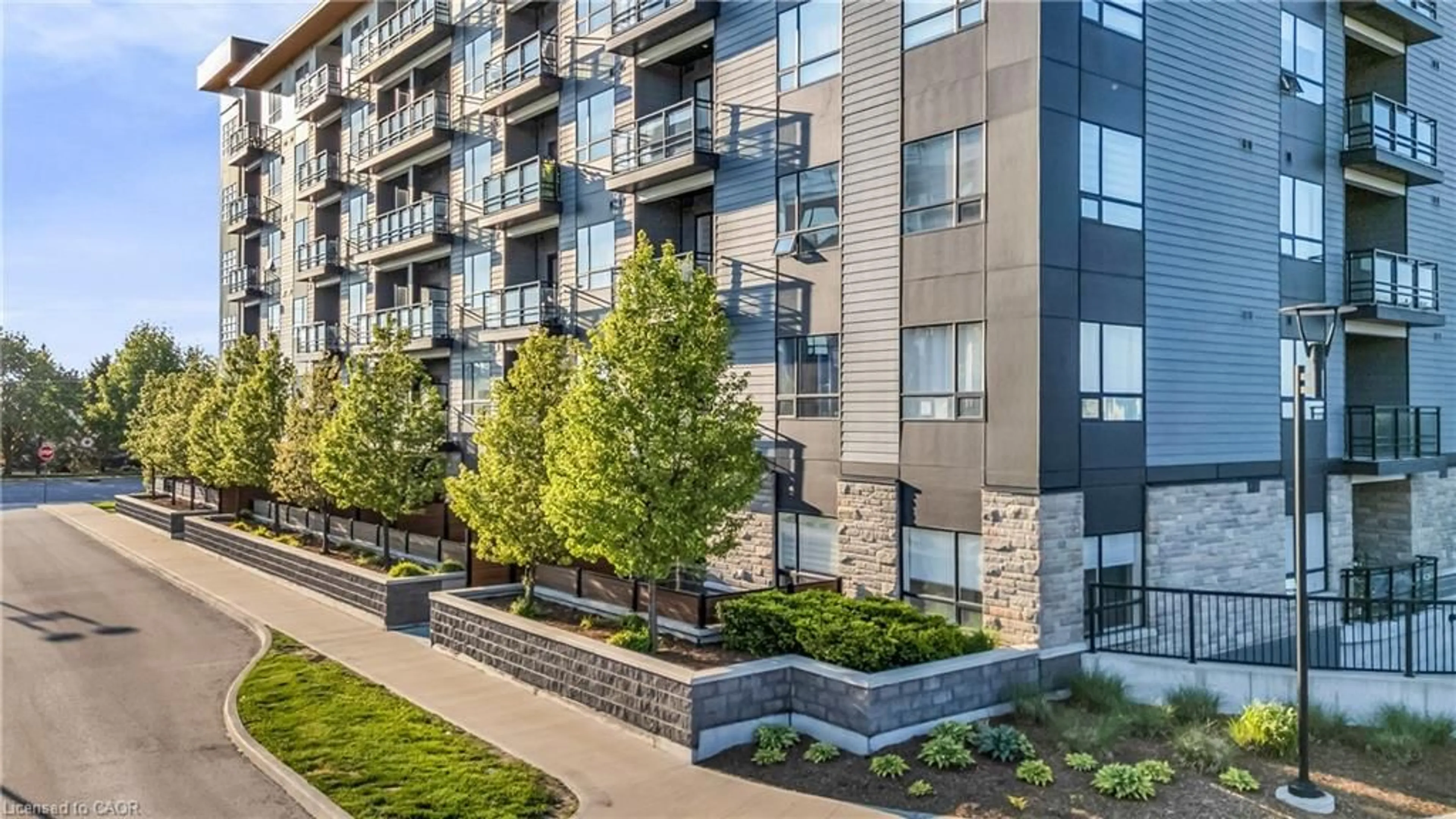Patio, street for 251 Northfield Dr #102, Waterloo Ontario N2K 0G9