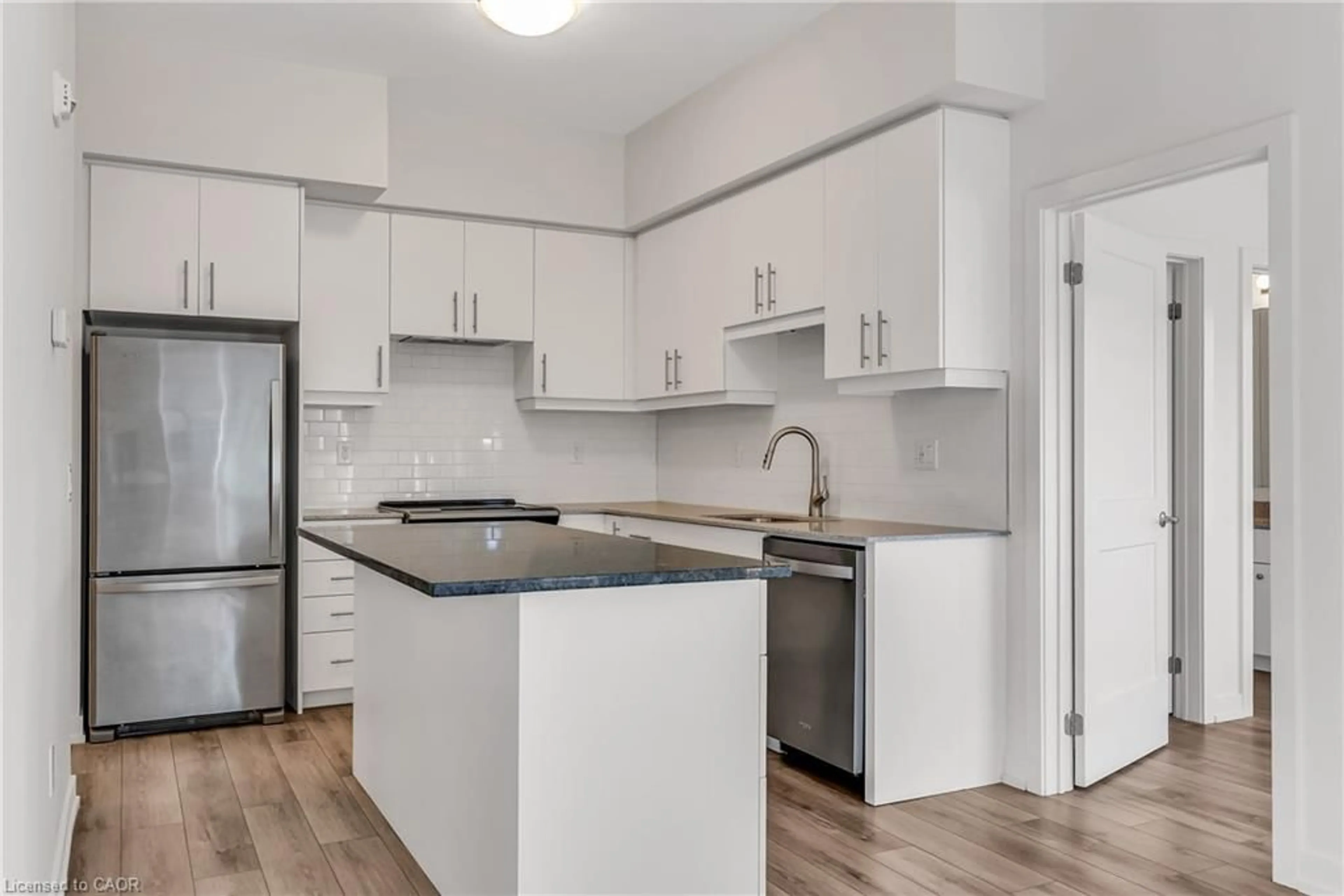 Standard kitchen, unknown for 251 Northfield Dr #102, Waterloo Ontario N2K 0G9