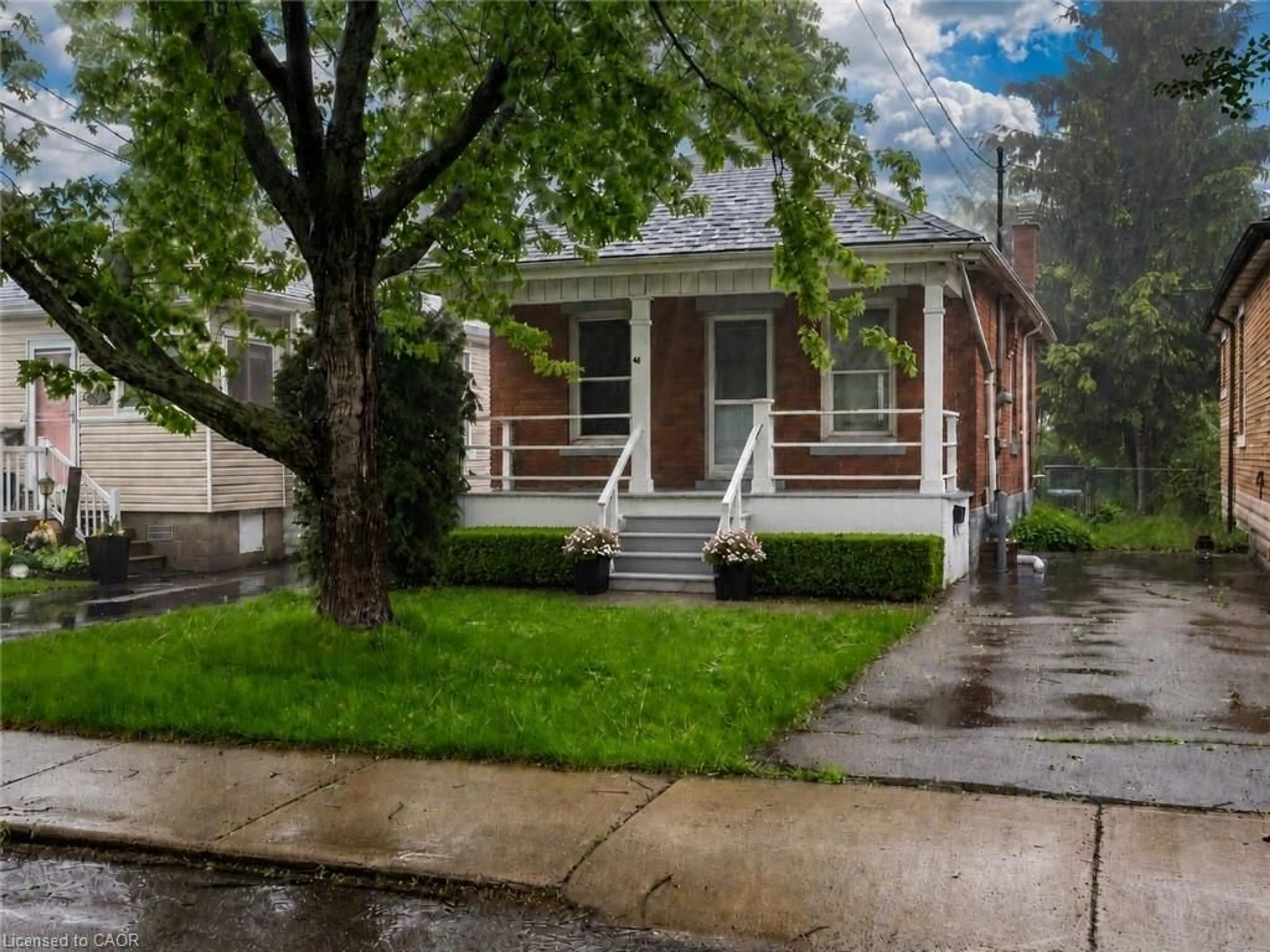 Unknown for 46 East 16th St, Hamilton Ontario L9A 4H9