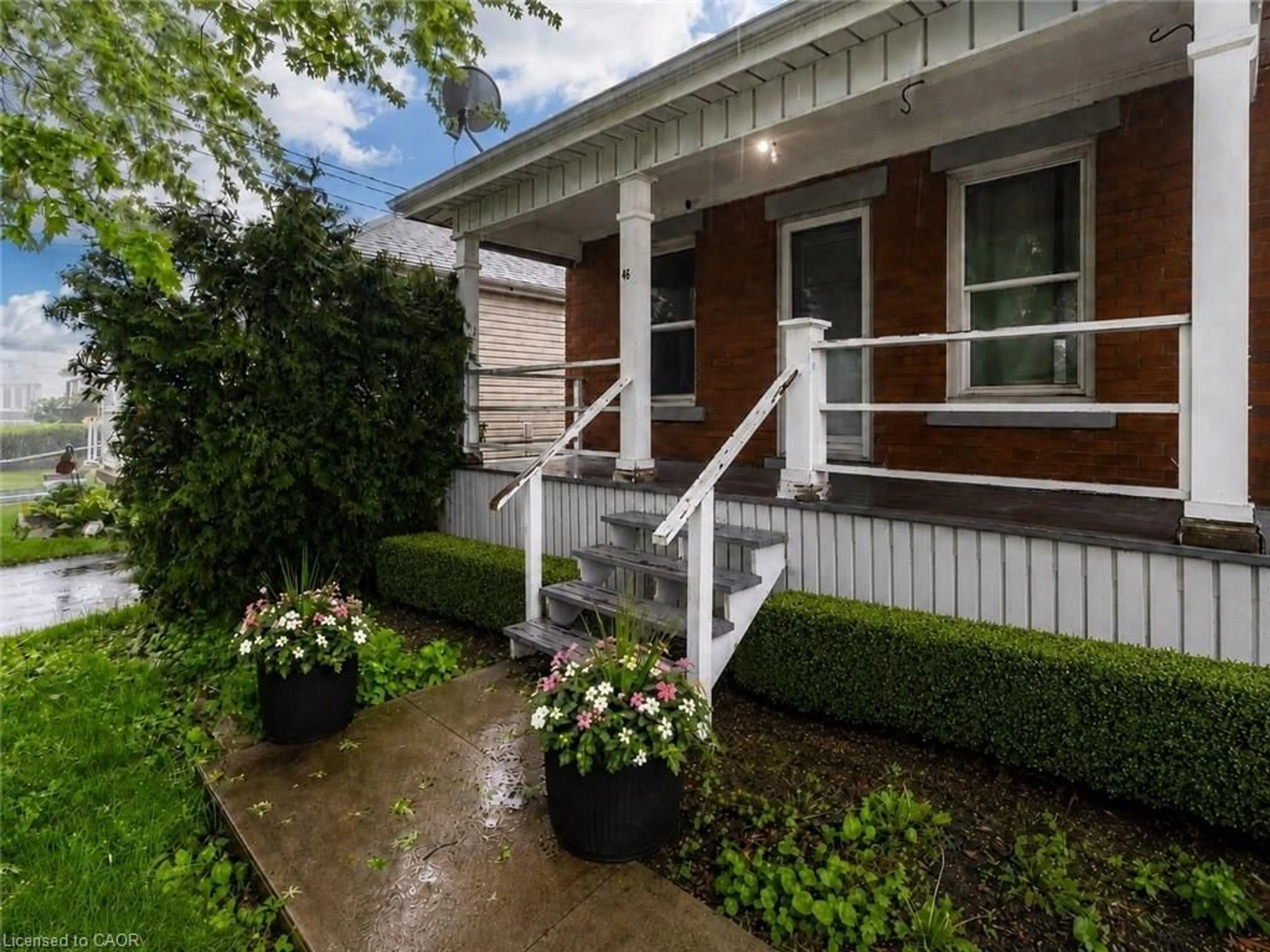 Unknown for 46 East 16th St, Hamilton Ontario L9A 4H9