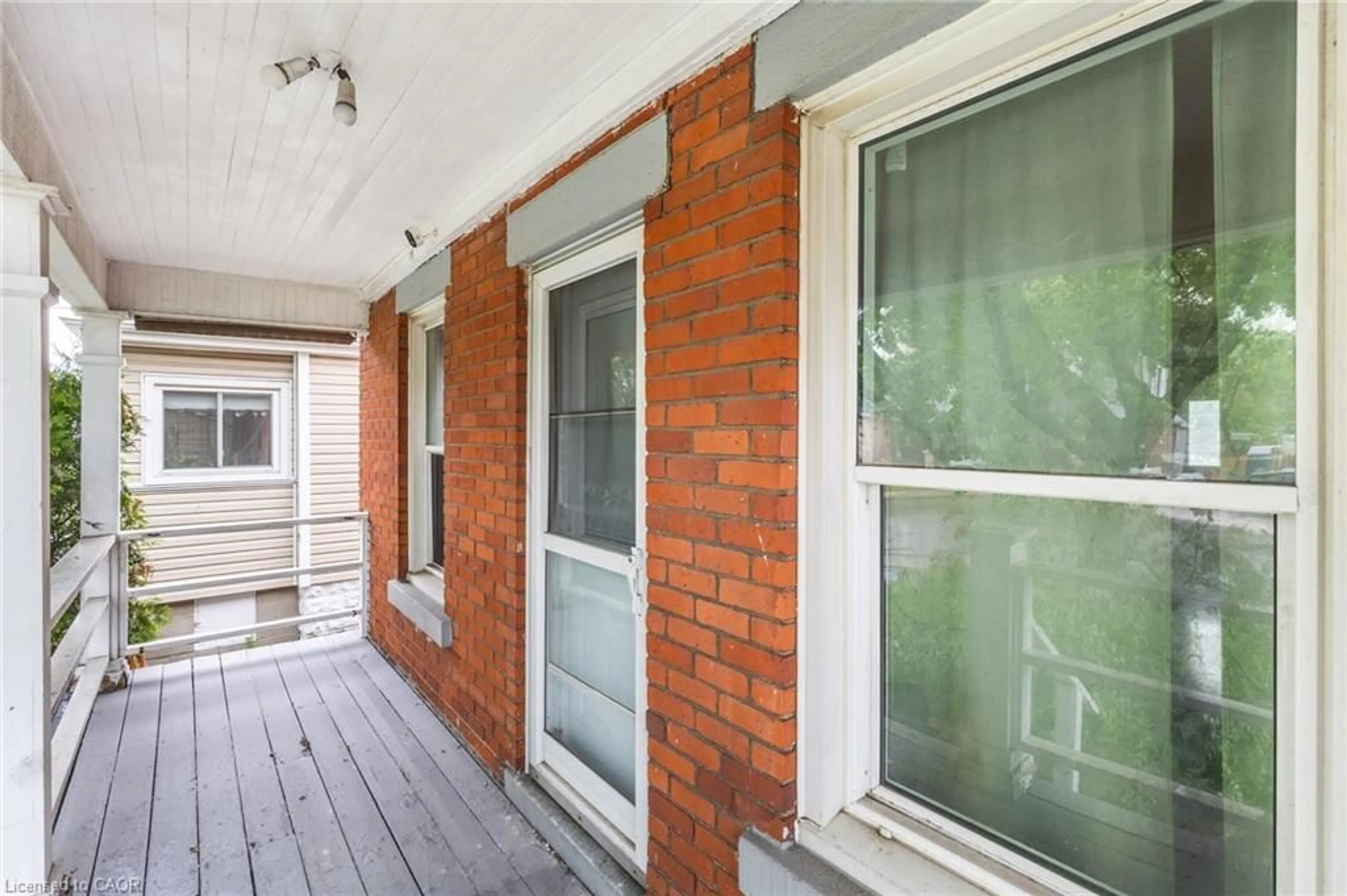 Unknown for 46 East 16th St, Hamilton Ontario L9A 4H9