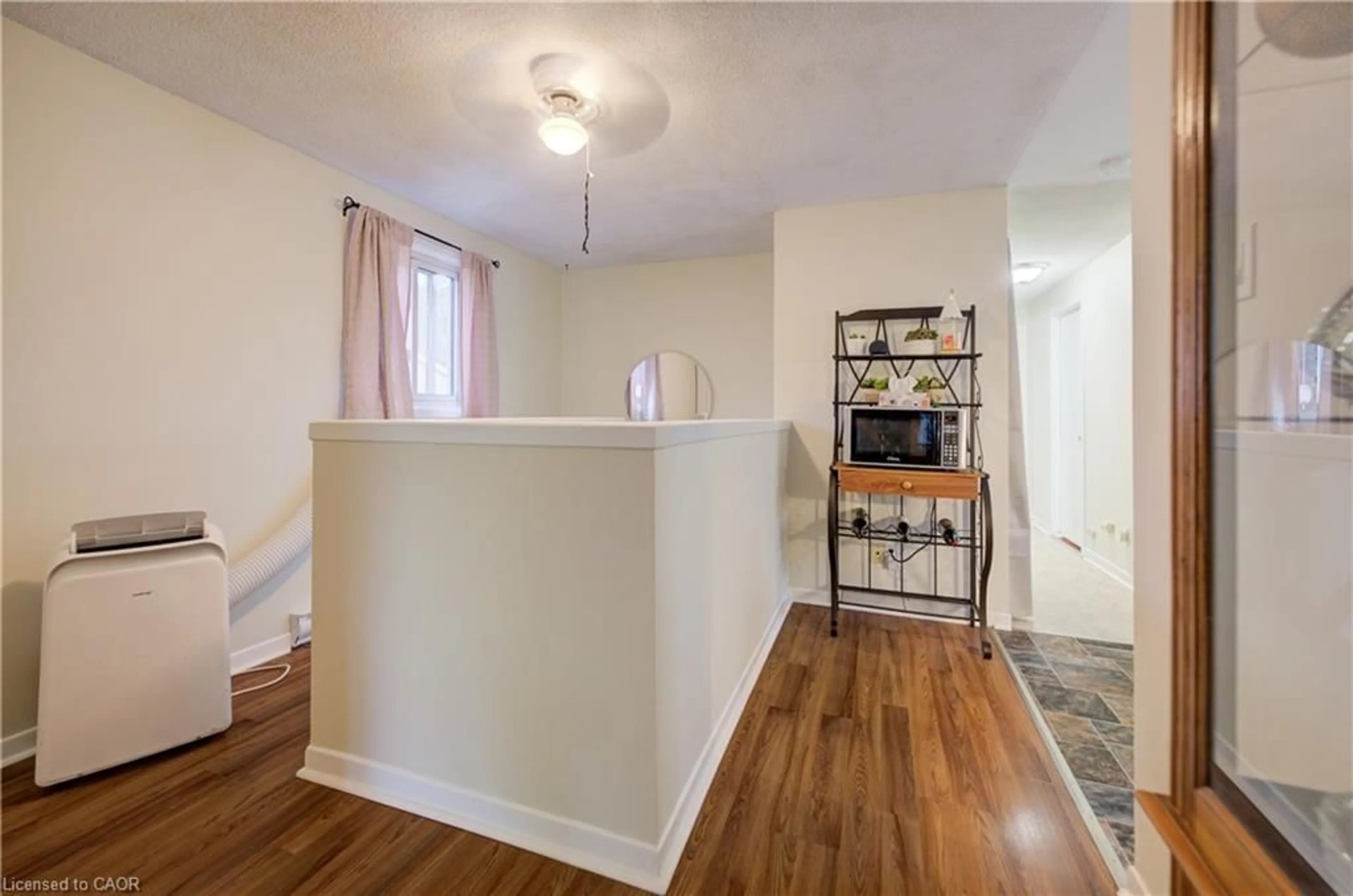 Indoor entryway for 175 Elm Ridge Dr #38, Kitchener Ontario N2N 1L7