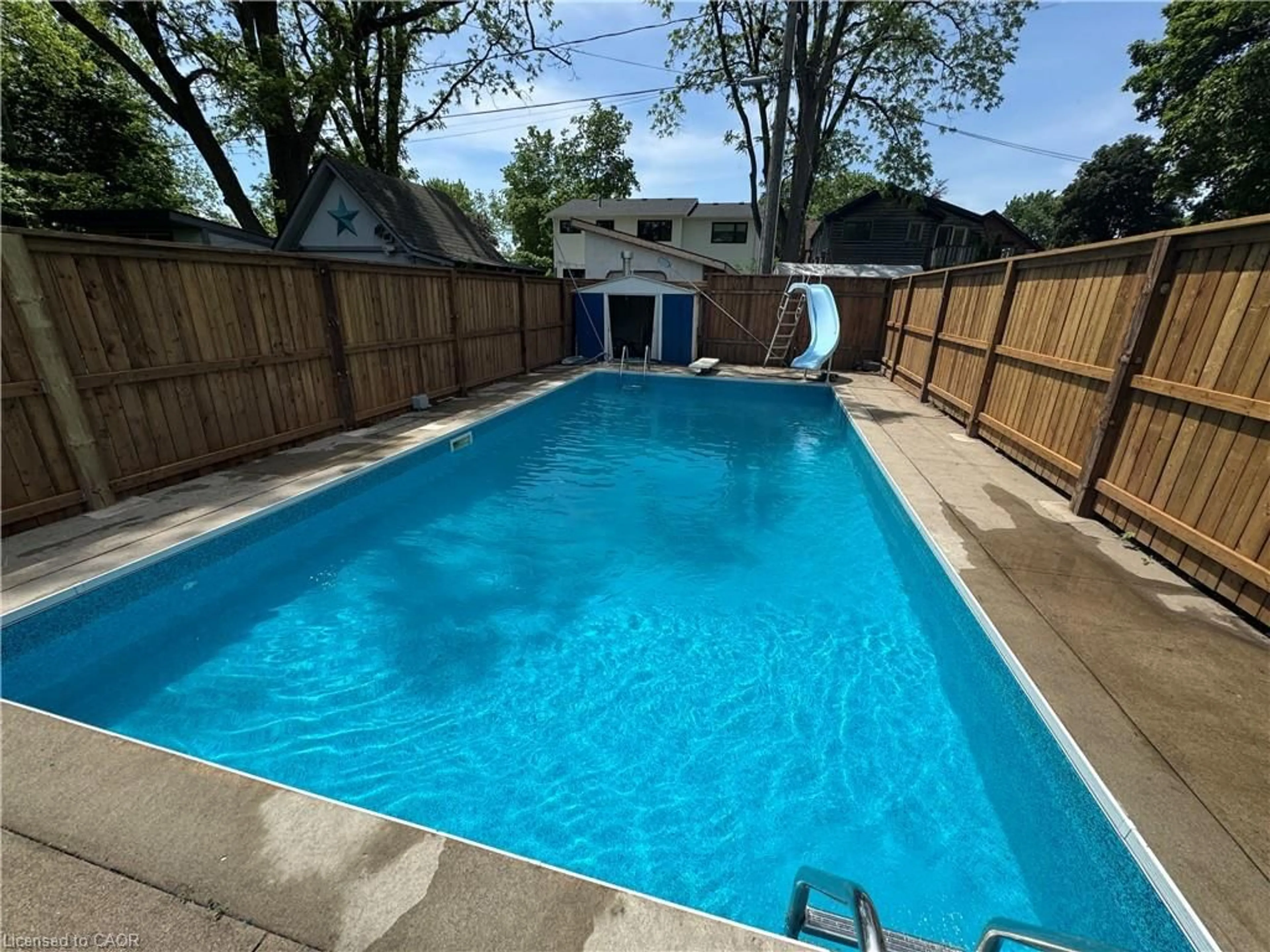 Pool for 304 Park St, Hamilton Ontario L9H 1Y9