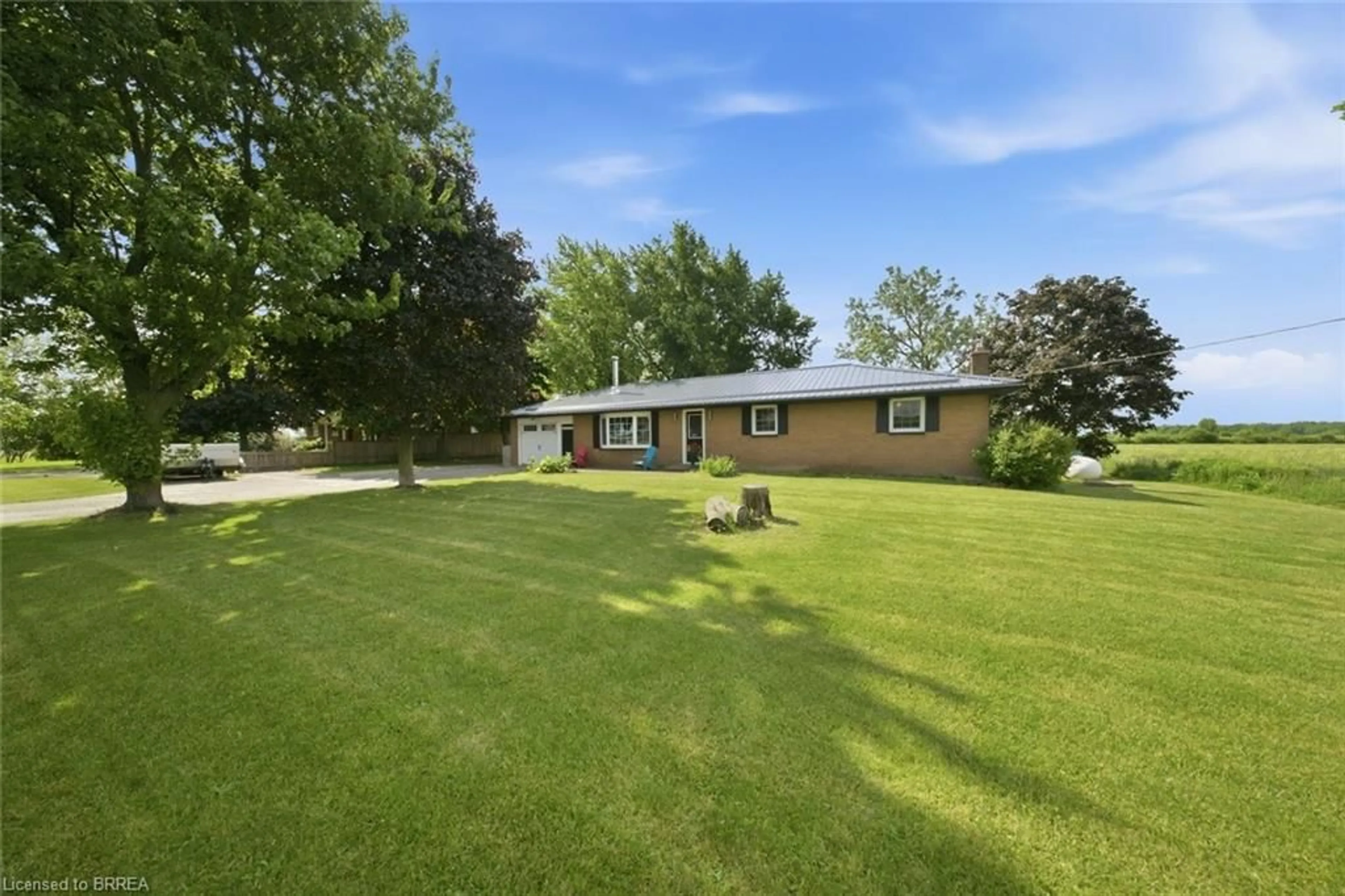 A pic from outside/outdoor area/front of a property/back of a property/a pic from drone, street for 1840 Thompson Rd, Waterford Ontario N0E 1Y0