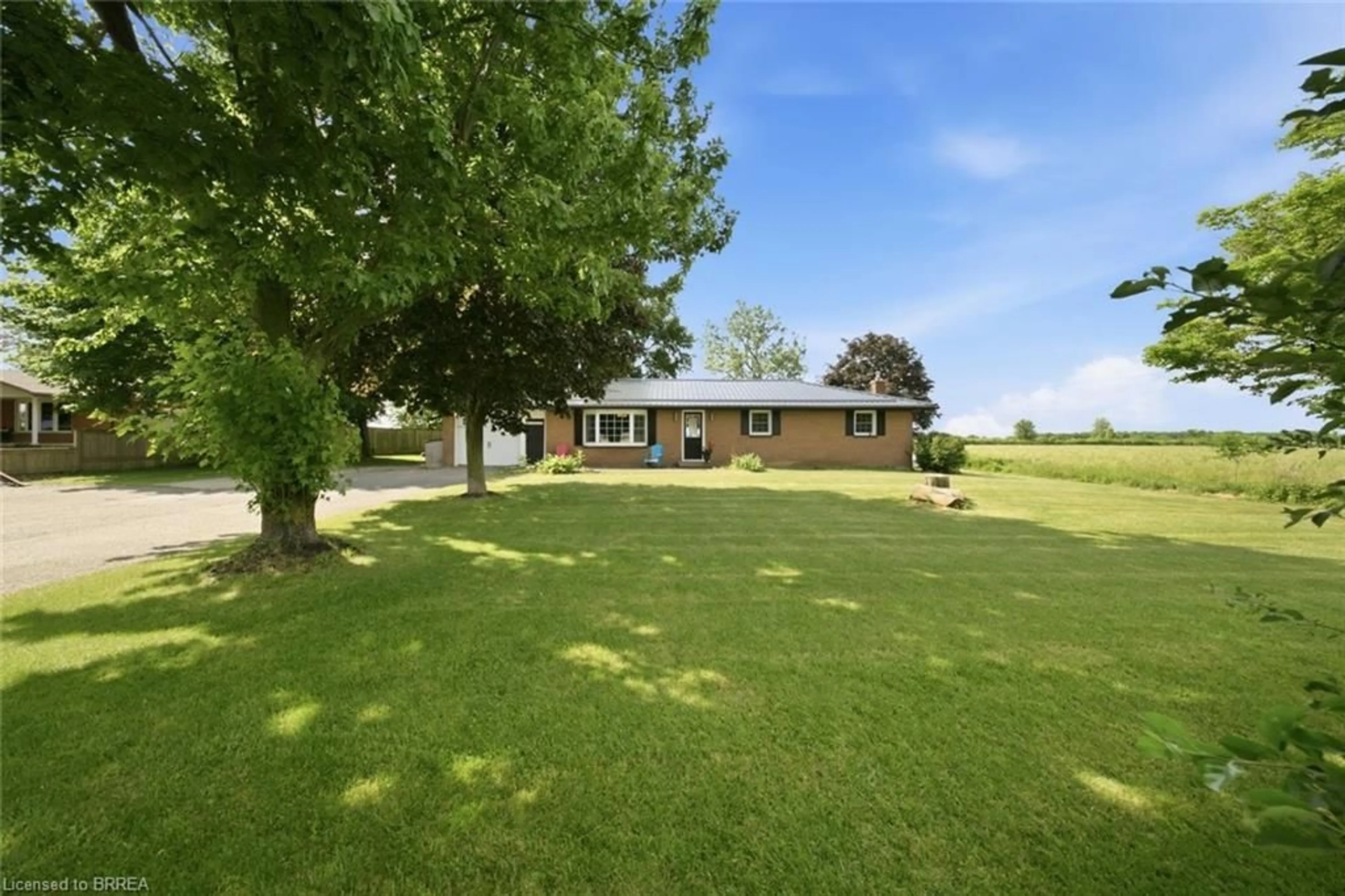 A pic from outside/outdoor area/front of a property/back of a property/a pic from drone, unknown for 1840 Thompson Rd, Waterford Ontario N0E 1Y0