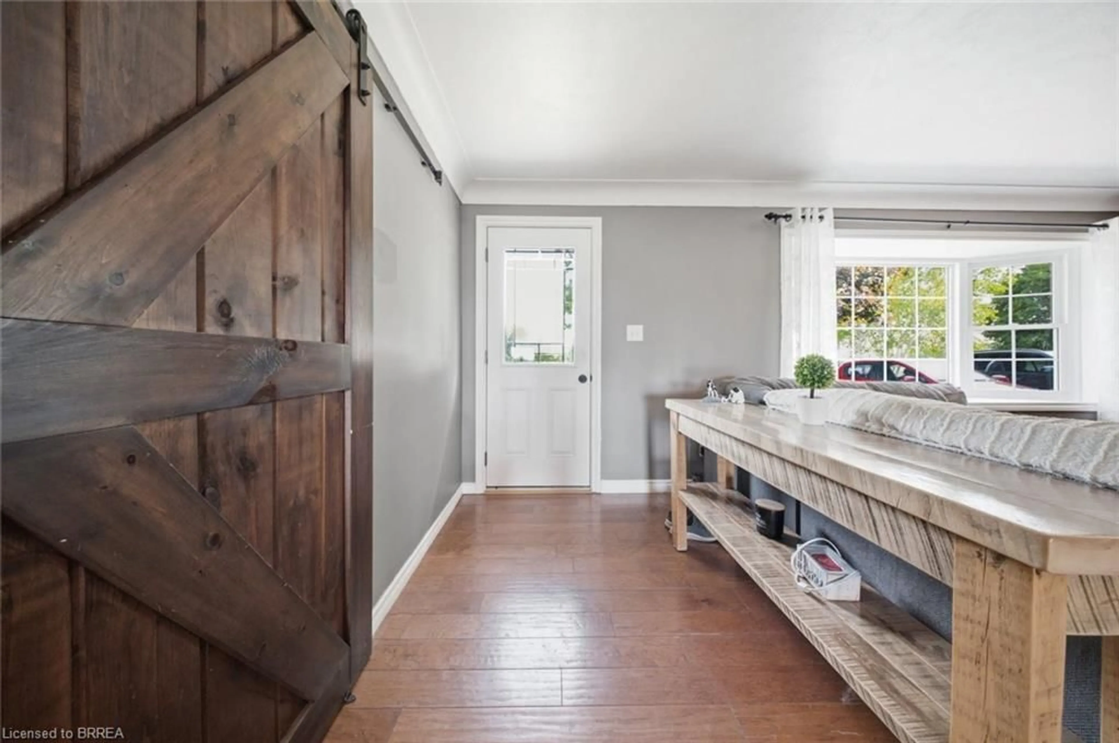 Indoor entryway for 1840 Thompson Rd, Waterford Ontario N0E 1Y0