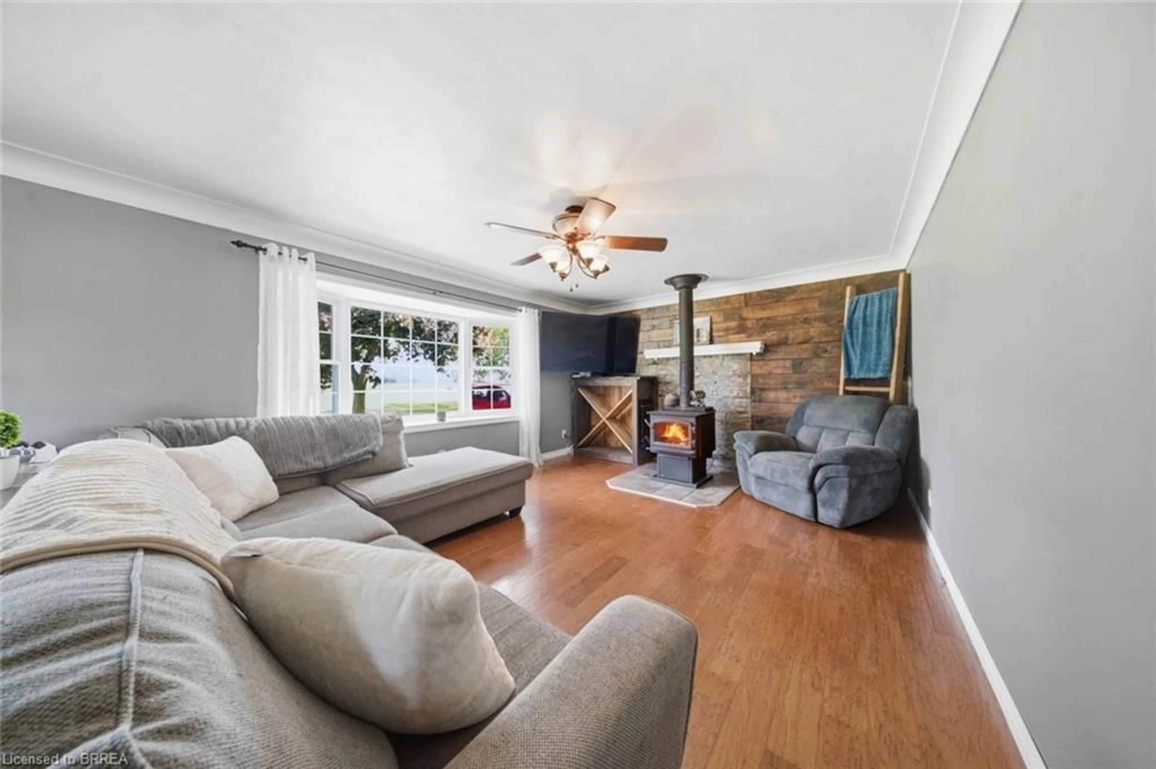 Living room with furniture, wood/laminate floor for 1840 Thompson Rd, Waterford Ontario N0E 1Y0