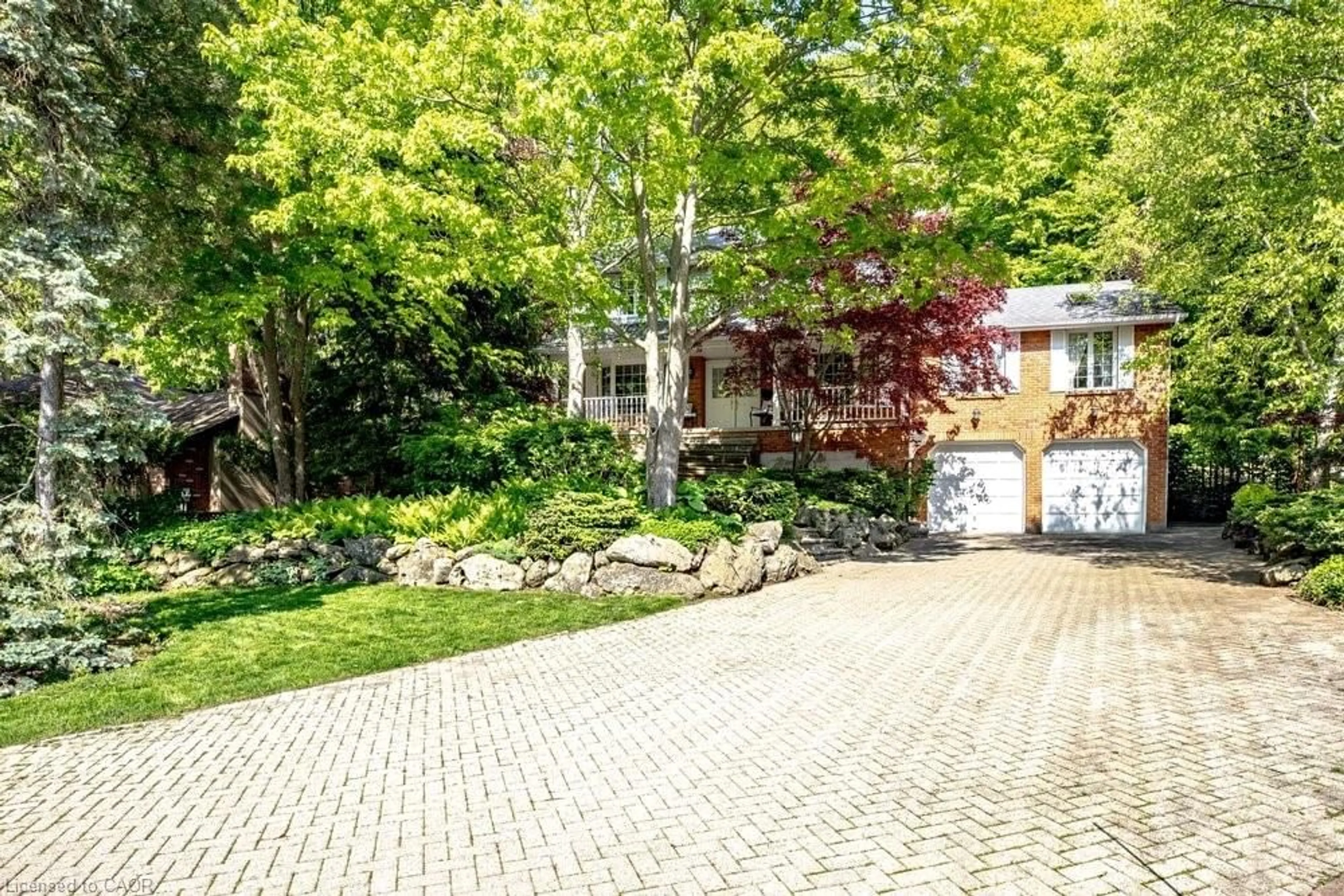 Patio, street for 81 Reding Rd, Ancaster Ontario L9G 1M9
