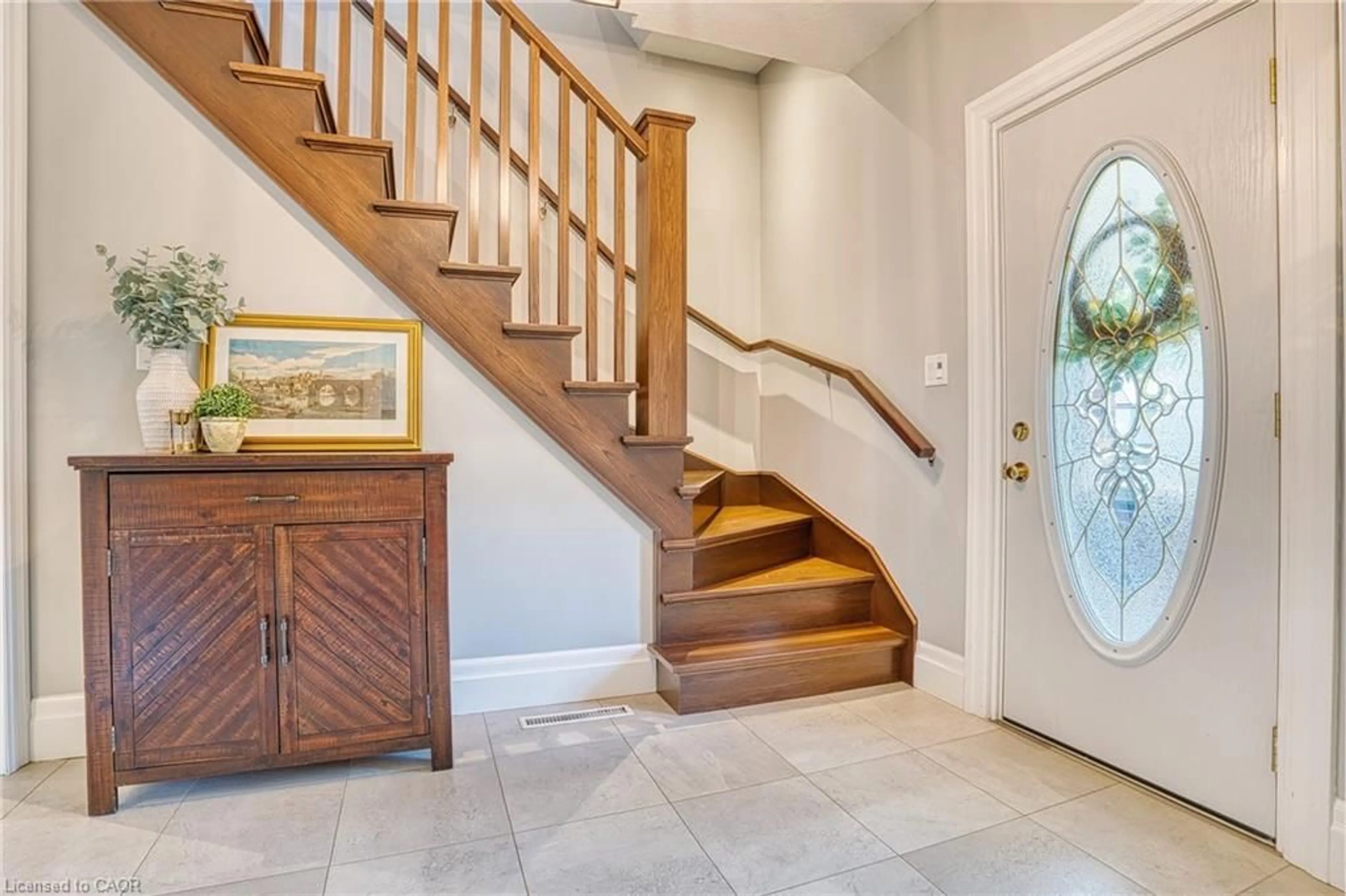 Indoor entryway for 82 Main St, Milverton Ontario N0K 1M0