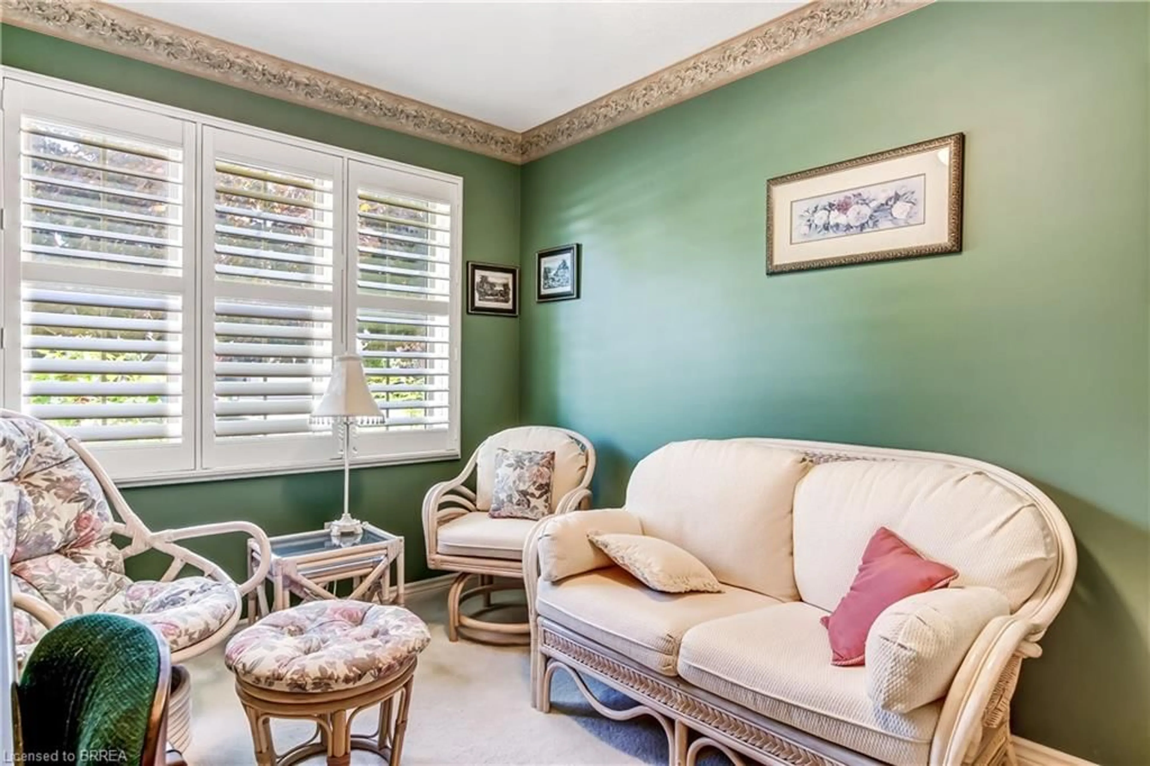 Living room with furniture, unknown for 19 Hanlon Pl #54, Paris Ontario N3L 4E7