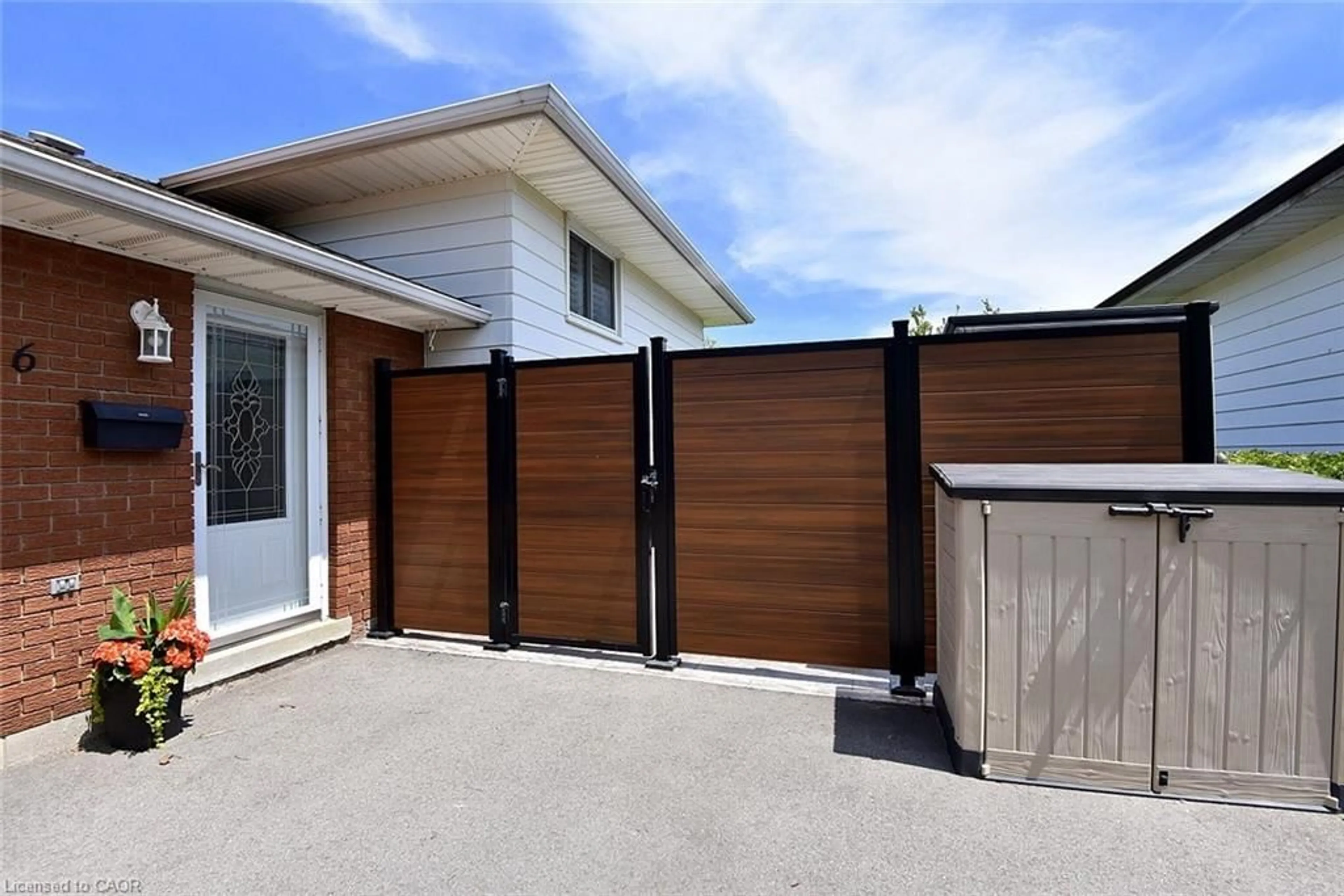 Unknown for 6 Palm Cres, Brantford Ontario N3R 5G2