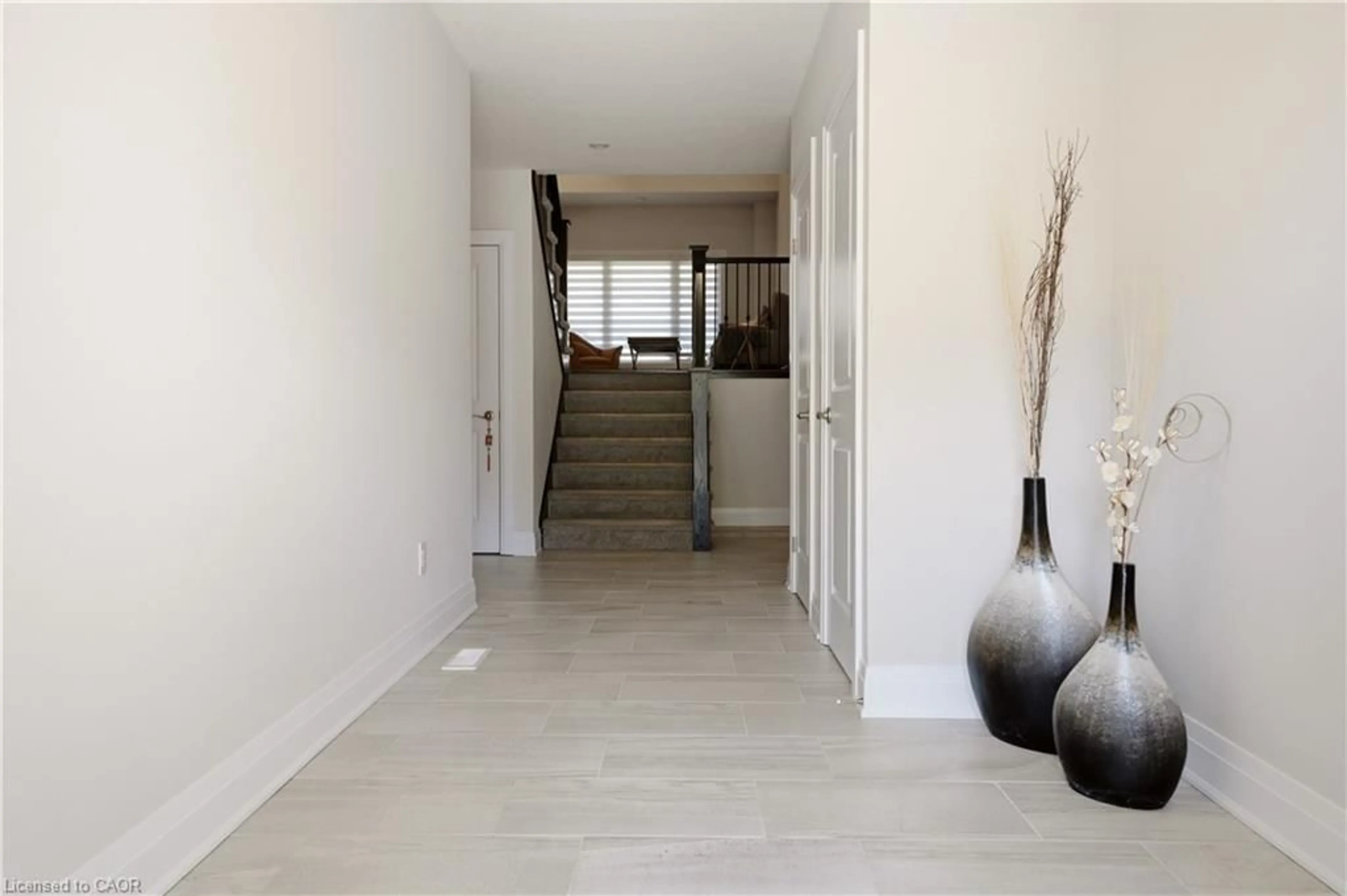 Indoor foyer for 271 Grey Silo Rd #28, Waterloo Ontario N2K 0E9