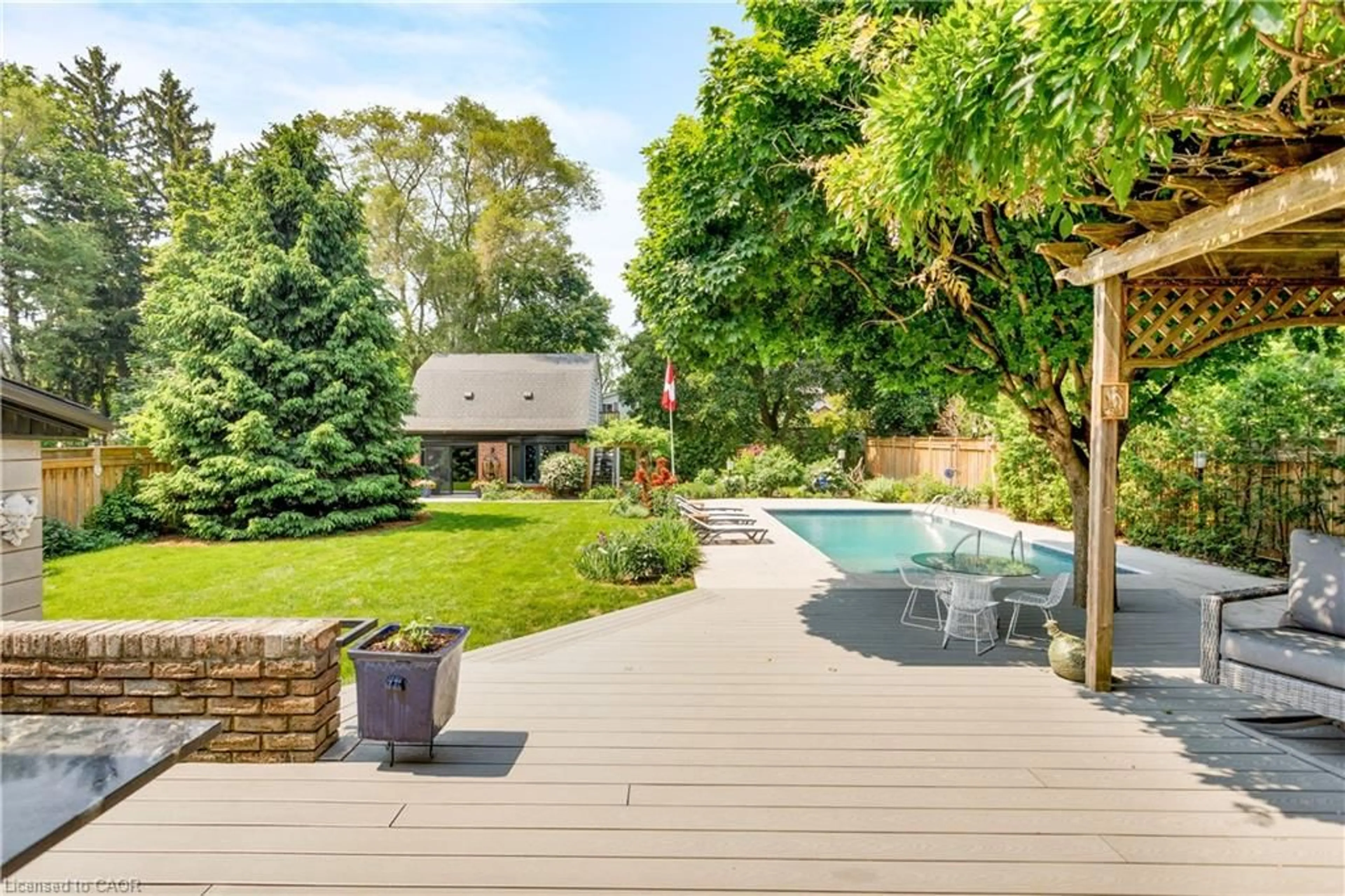 Patio, water/lake/river/ocean view for 946 Glenwood Ave, Burlington Ontario L7T 2K2