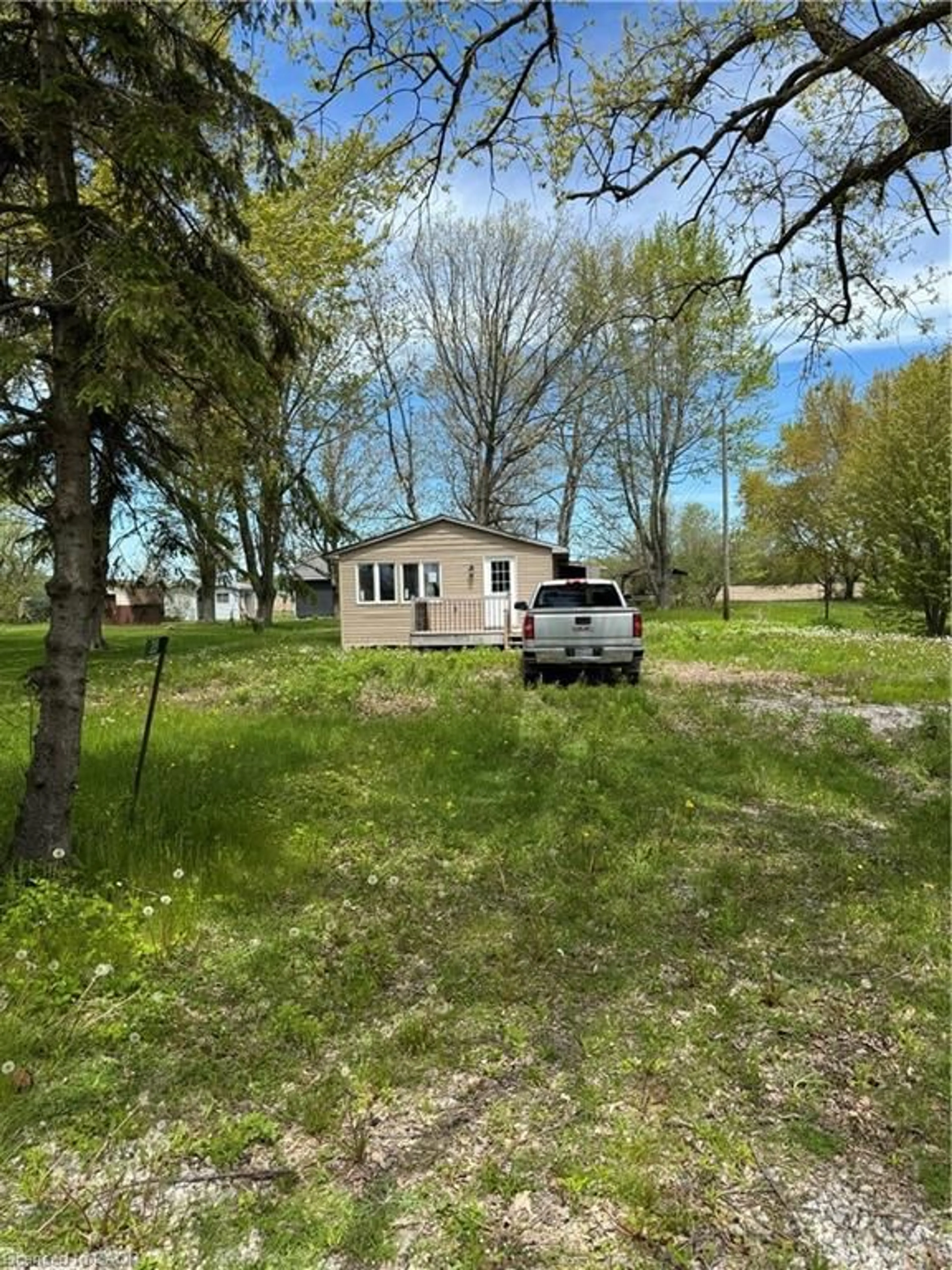 A pic from outside/outdoor area/front of a property/back of a property/a pic from drone, unknown for 28 Derner Line, Lowbanks Ontario N0A 1K0