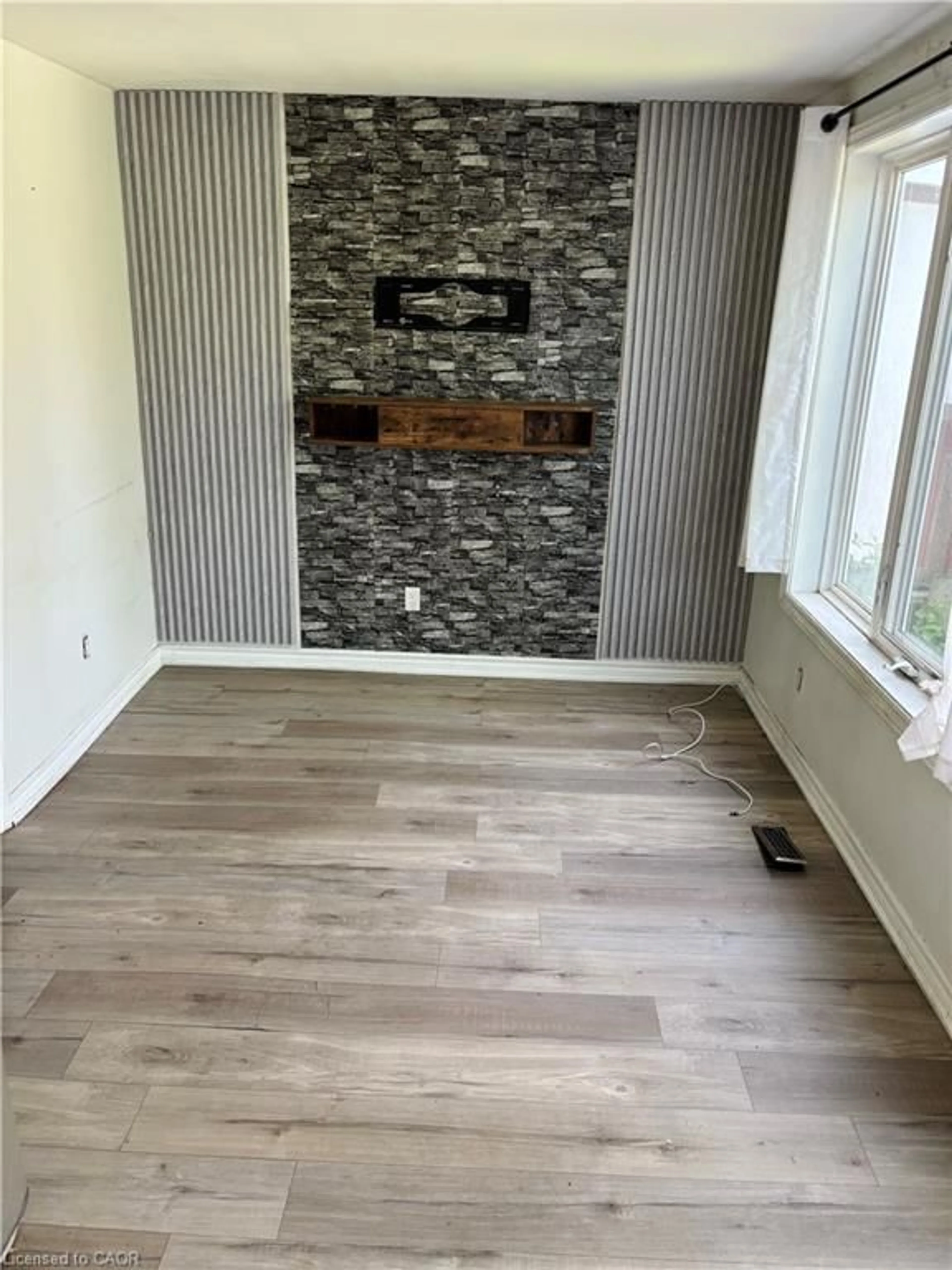 Indoor entryway for 218 East 8th St, Hamilton Ontario L9A 3L8