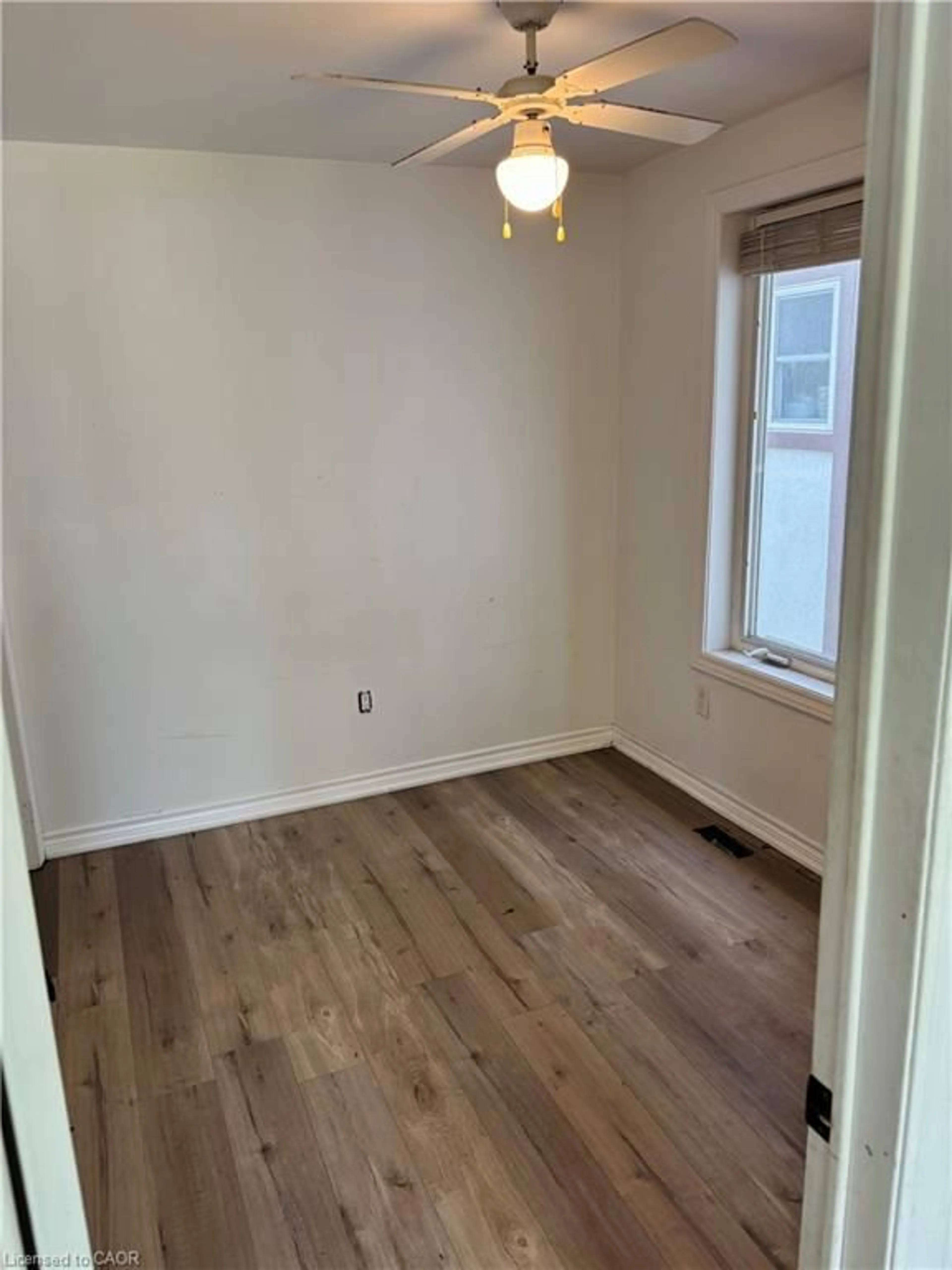 A pic of a room for 218 East 8th St, Hamilton Ontario L9A 3L8