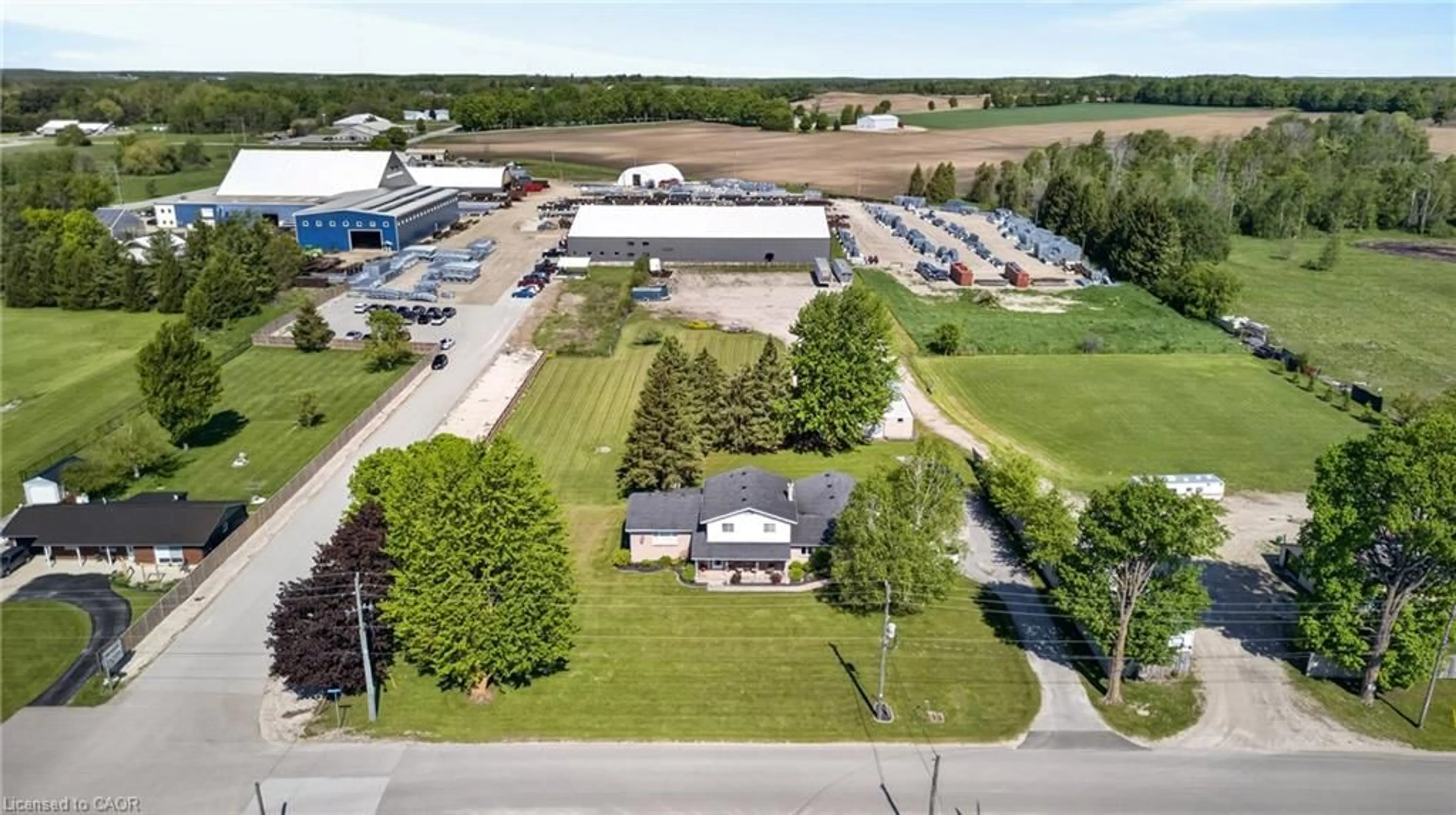 A pic from outside/outdoor area/front of a property/back of a property/a pic from drone, building for 696 Josephine St, Wingham Ontario N0G 2W0