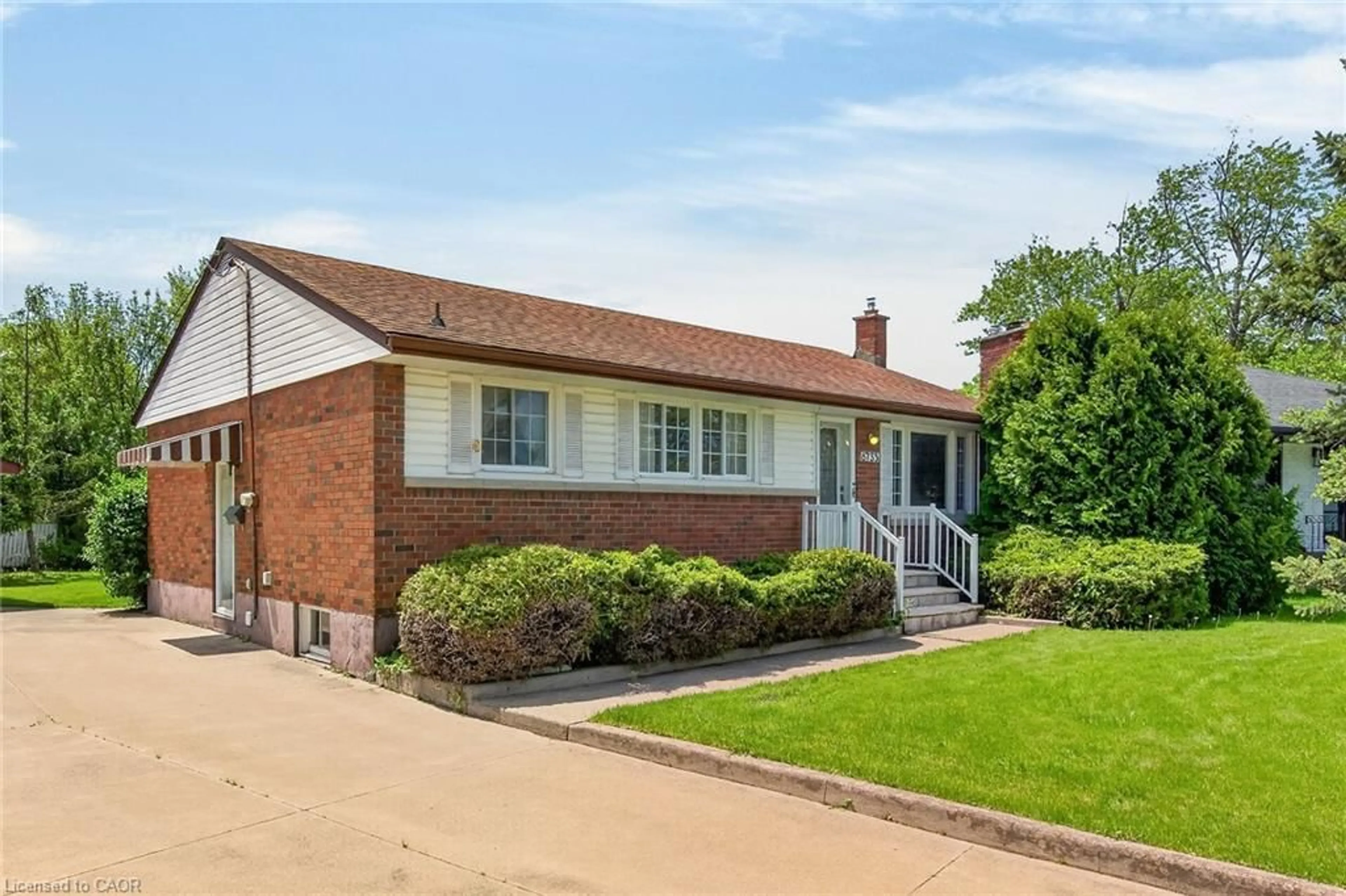 Home with brick exterior material, street for 8735 Howe Cres, Niagara Falls Ontario L2G 6Z4