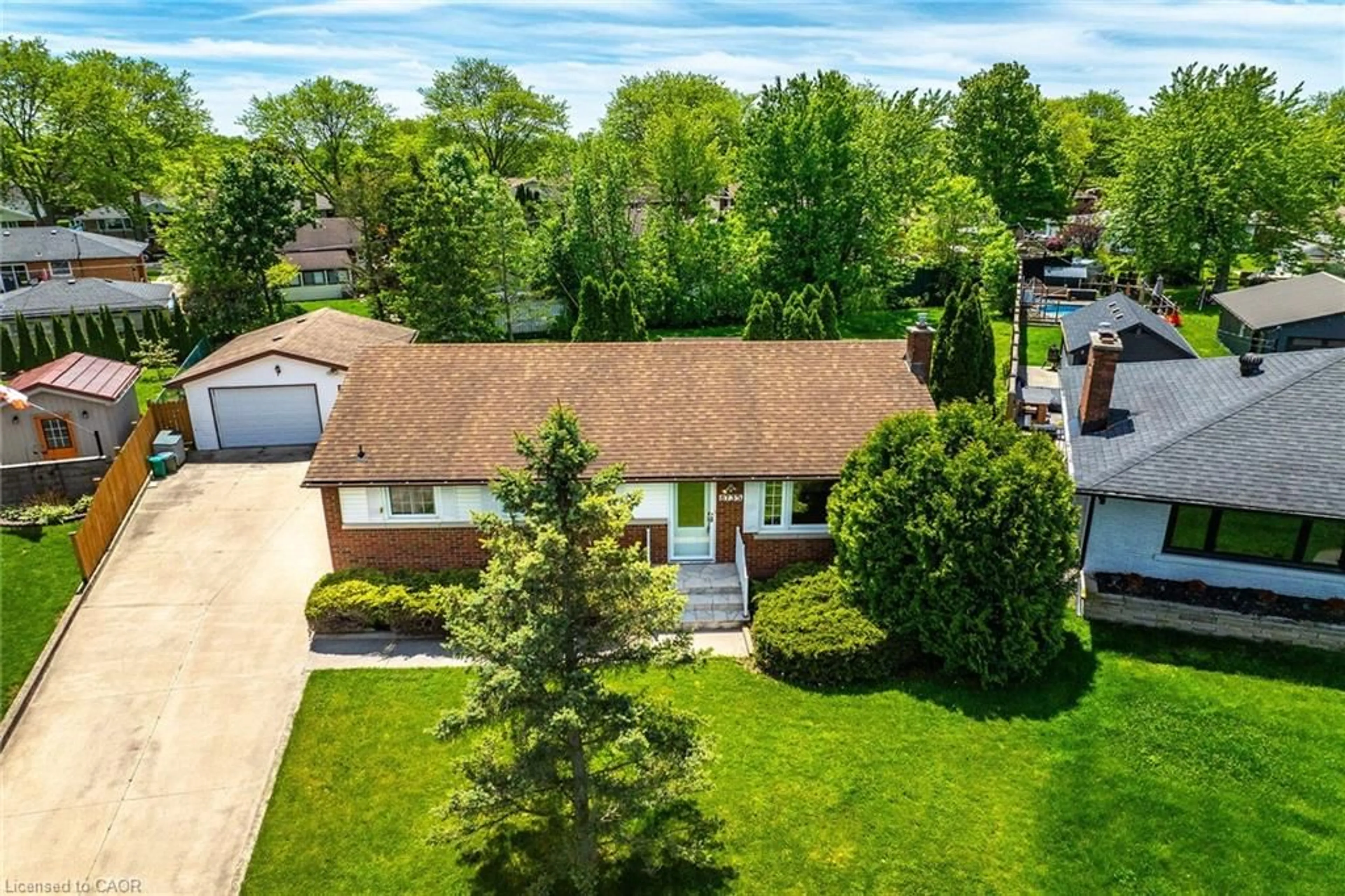 A pic from outside/outdoor area/front of a property/back of a property/a pic from drone, street for 8735 Howe Cres, Niagara Falls Ontario L2G 6Z4