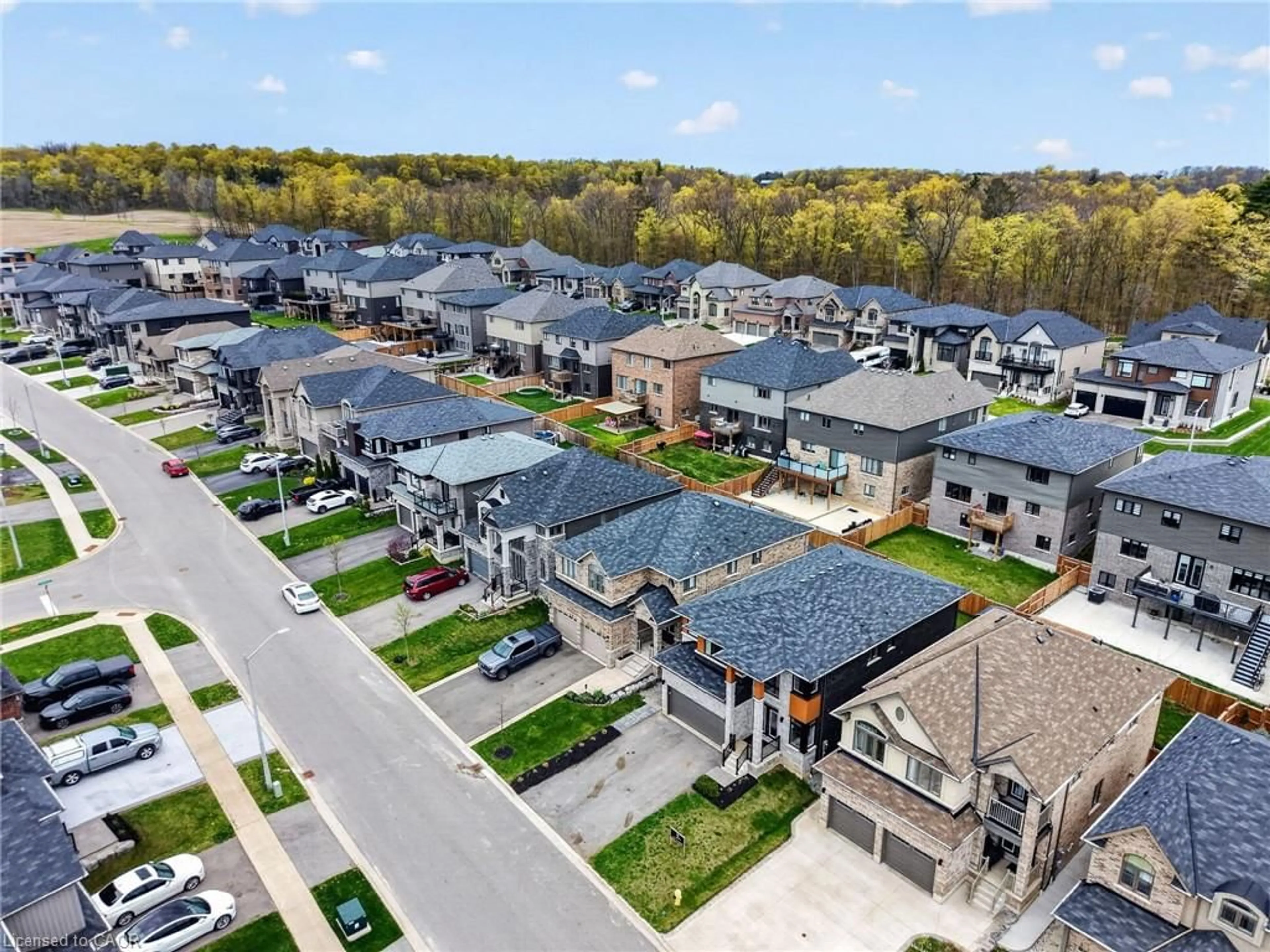 A pic from outside/outdoor area/front of a property/back of a property/a pic from drone, street for 4048 Stadelbauer Dr, Beamsville Ontario L0R 1B4