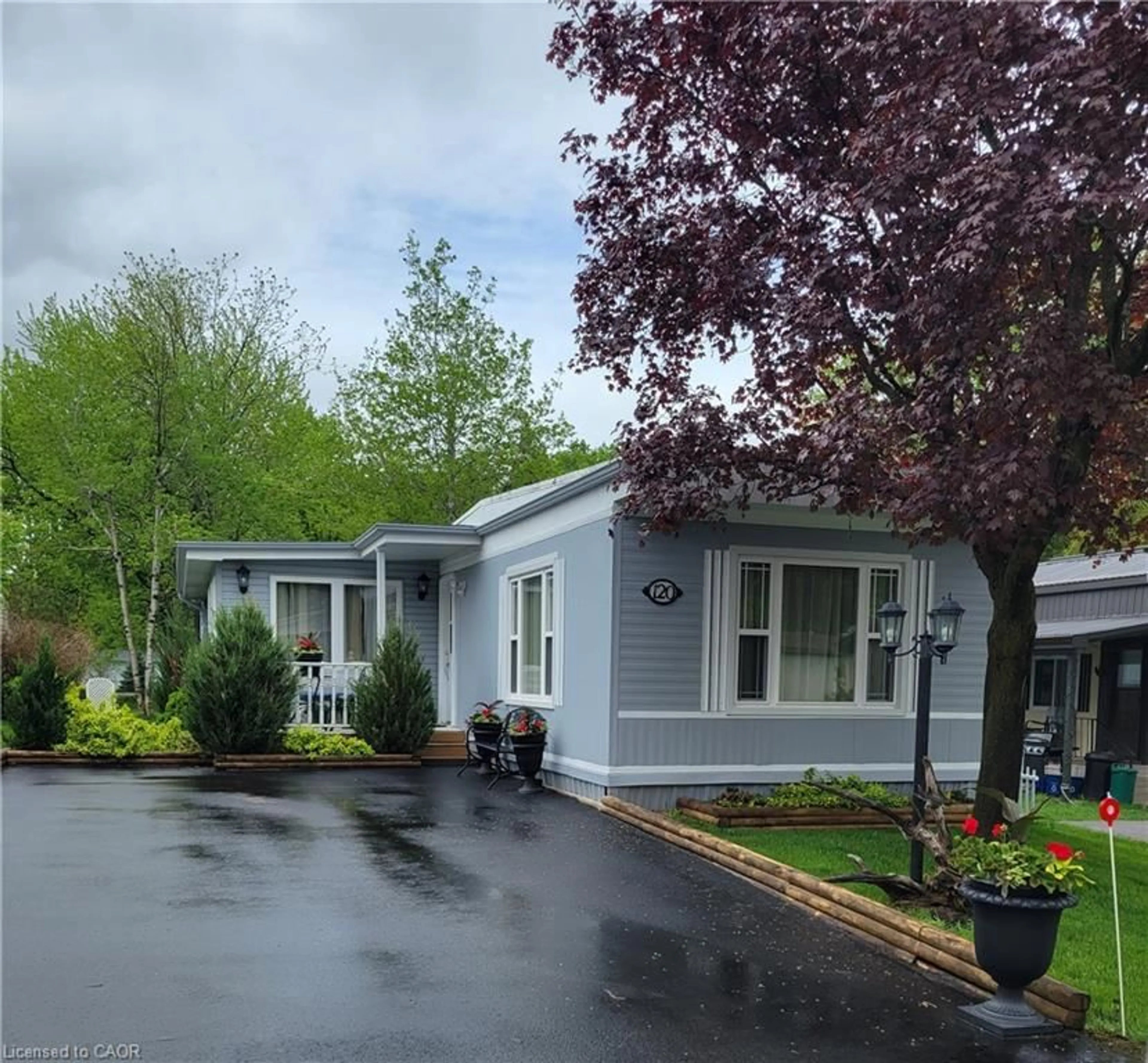 Home with vinyl exterior material, street for 120 Maple Cres, Flamborough Ontario N0B 2J0