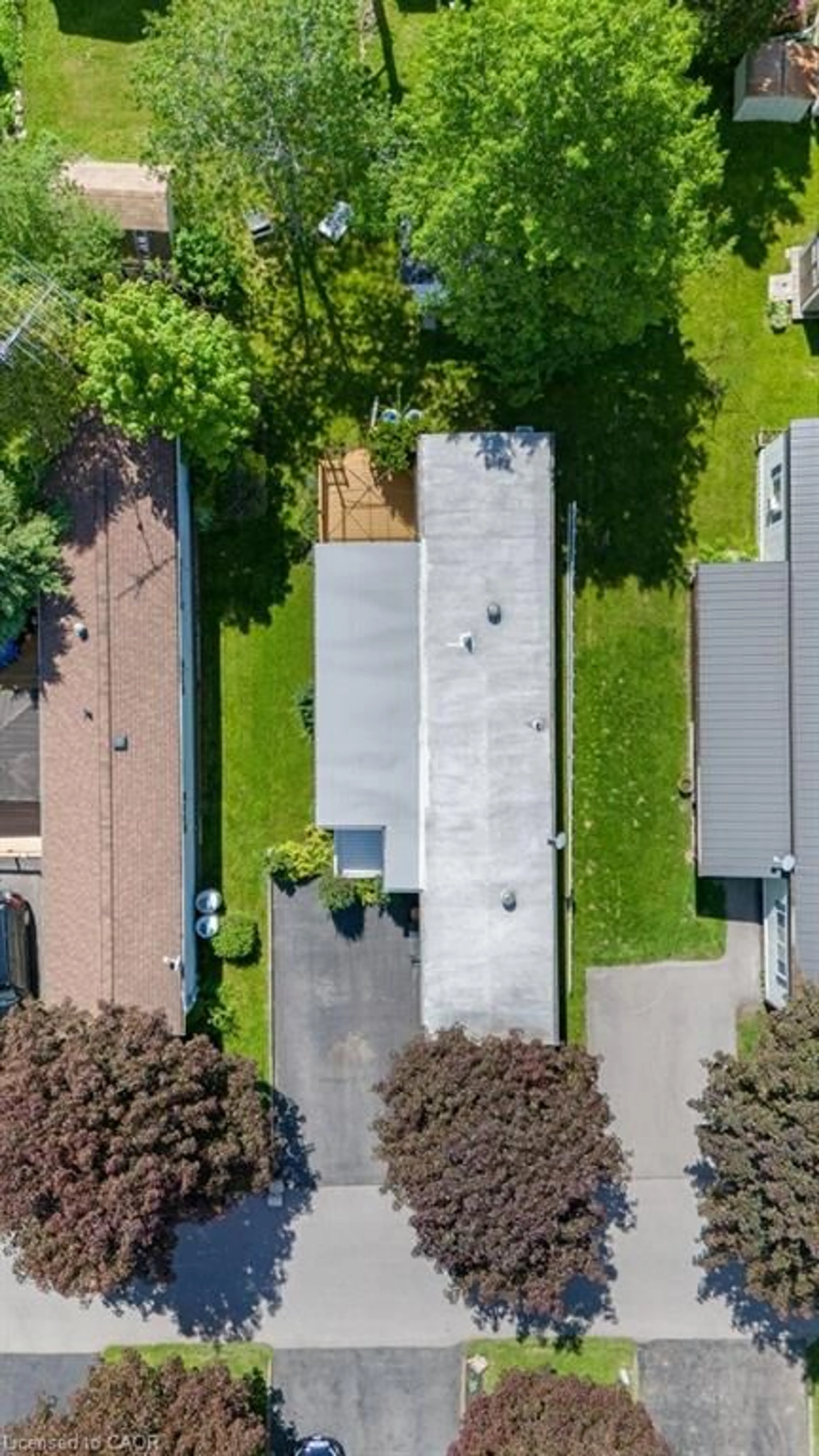 A pic from outside/outdoor area/front of a property/back of a property/a pic from drone, street for 120 Maple Cres, Flamborough Ontario N0B 2J0