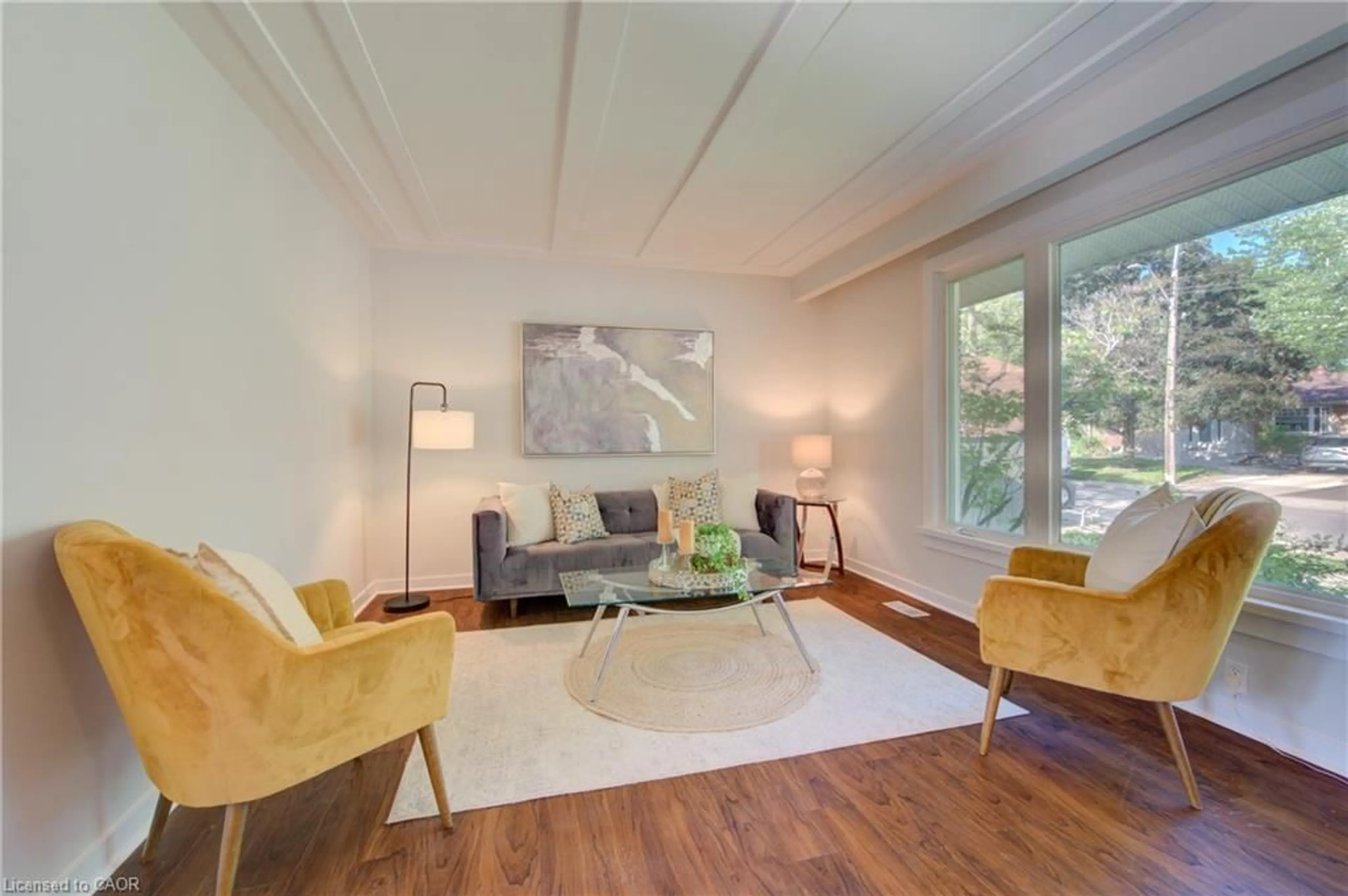 Living room with furniture, unknown for 68 Kingslea Dr, Hamilton Ontario L8T 4A3