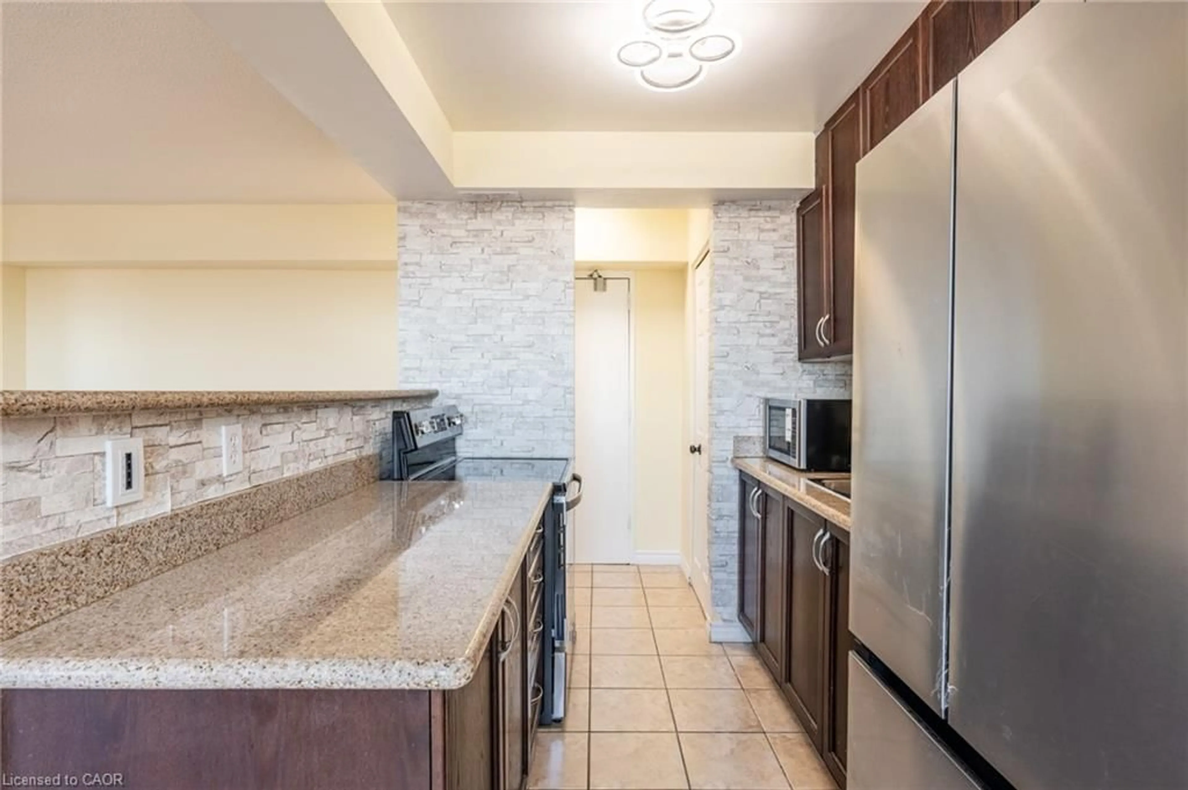 Standard kitchen, ceramic/tile floor for 851 Queenston Rd #803, Hamilton Ontario L8G 1B4