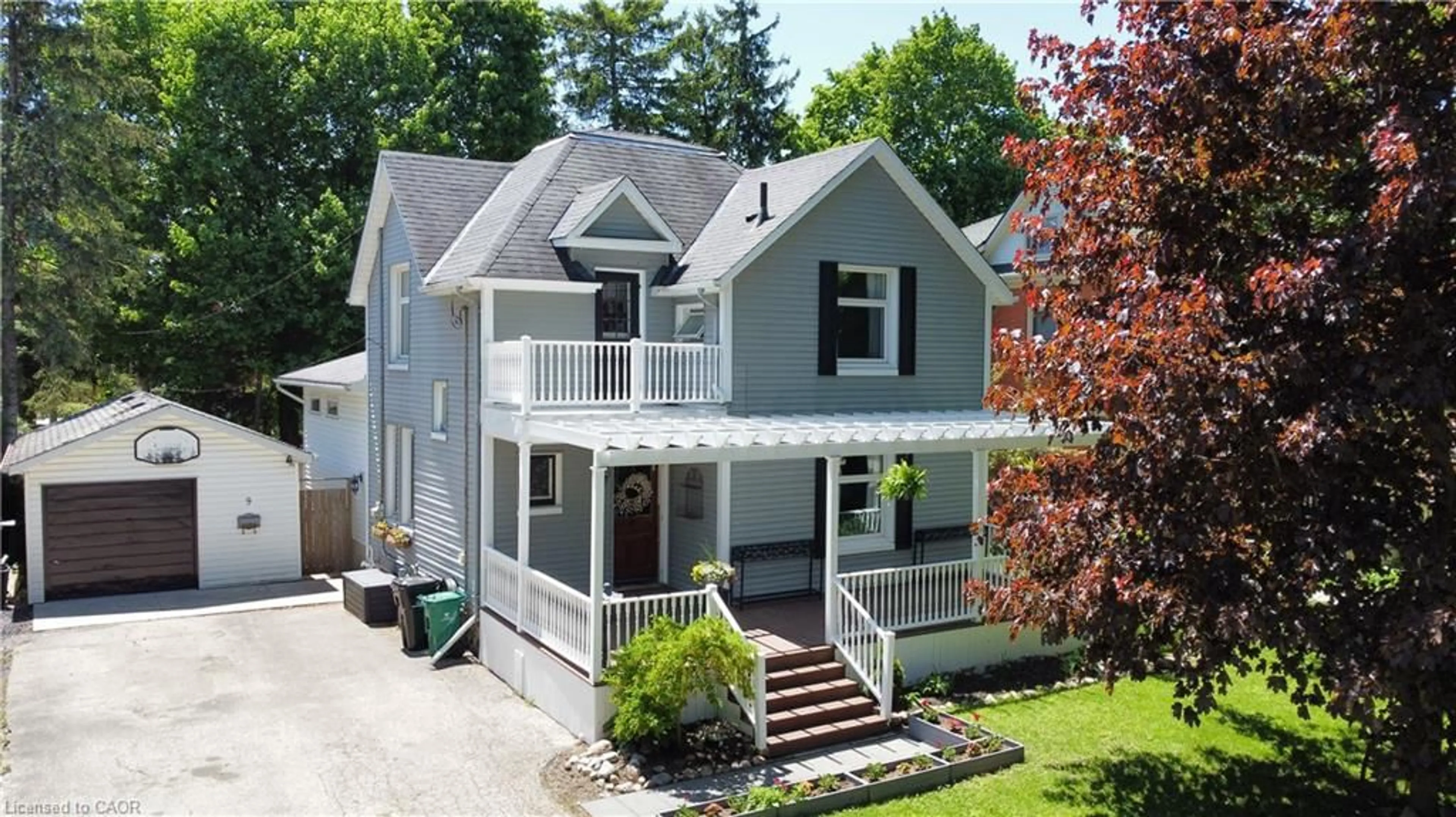 Home with vinyl exterior material, street for 9 Park Ave, Elmira Ontario N3B 1K9