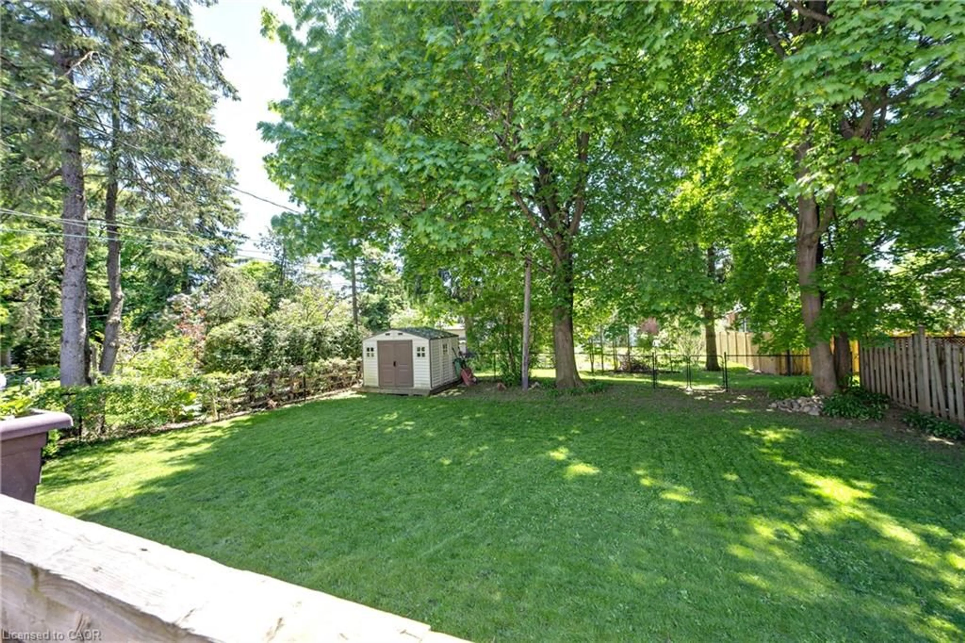 Patio, street for 9 Park Ave, Elmira Ontario N3B 1K9