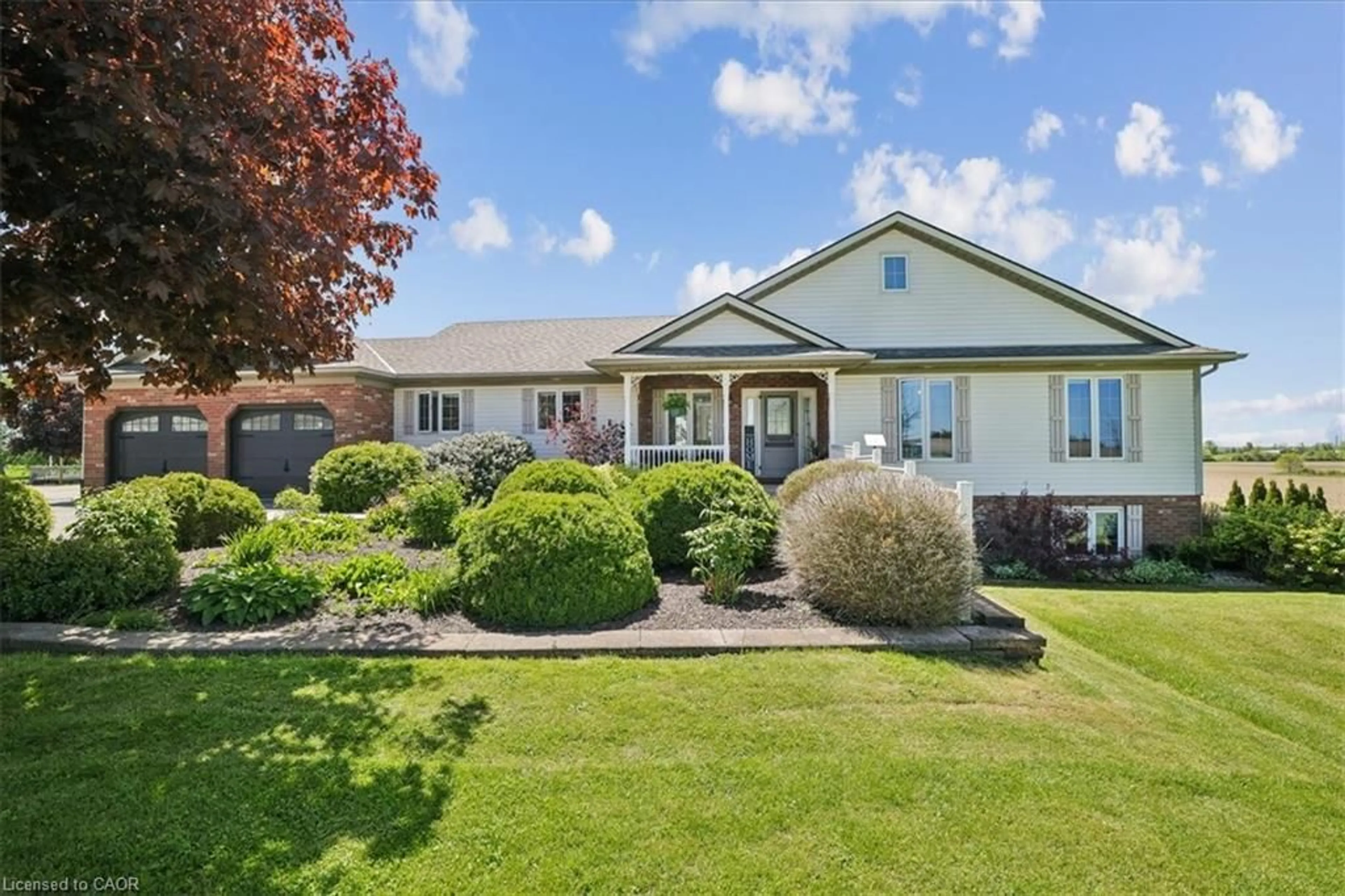 Home with vinyl exterior material, street for 5410 Philp Rd, Beamsville Ontario L0R 1B2