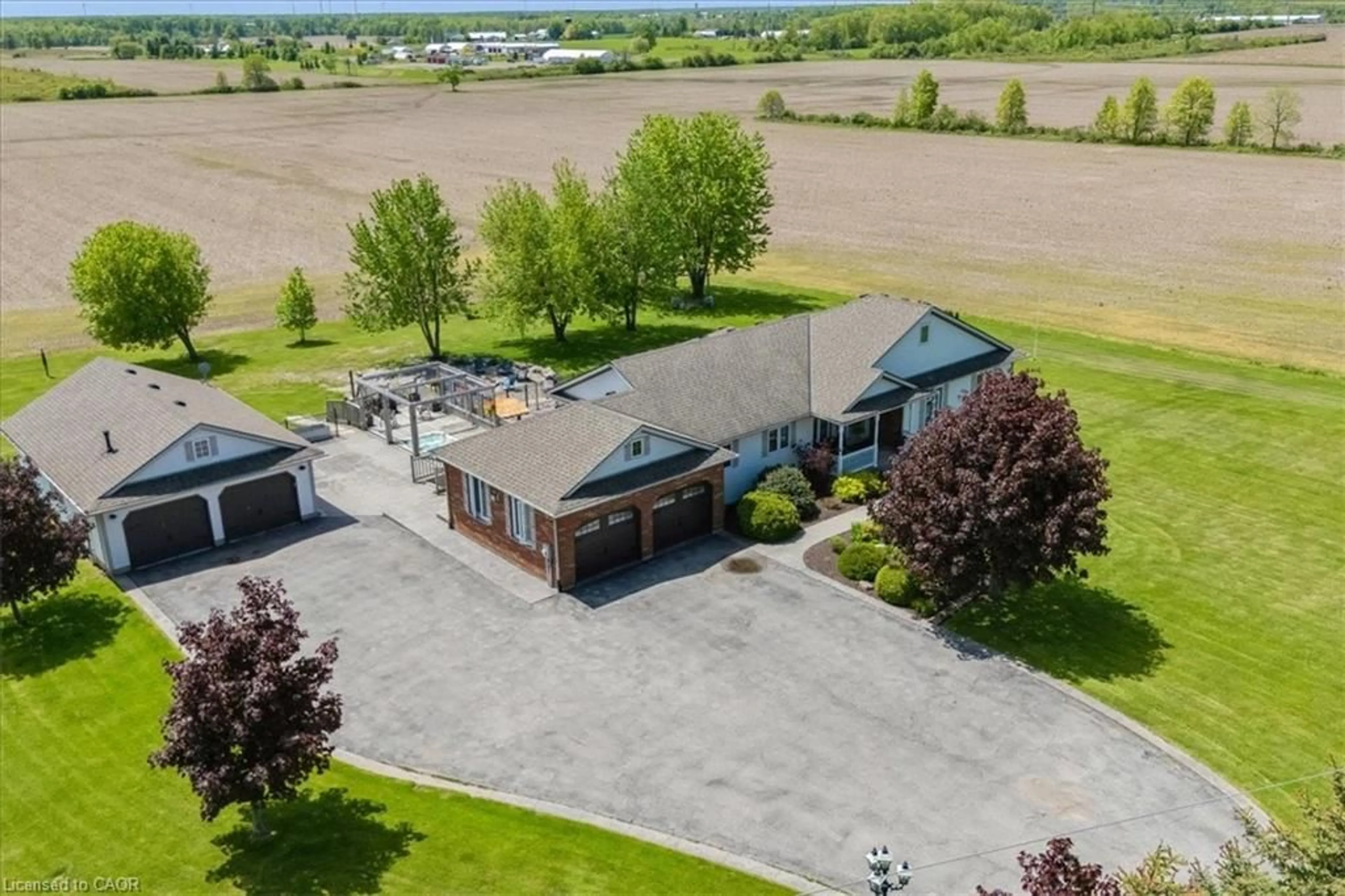 A pic from outside/outdoor area/front of a property/back of a property/a pic from drone, unknown for 5410 Philp Rd, Beamsville Ontario L0R 1B2