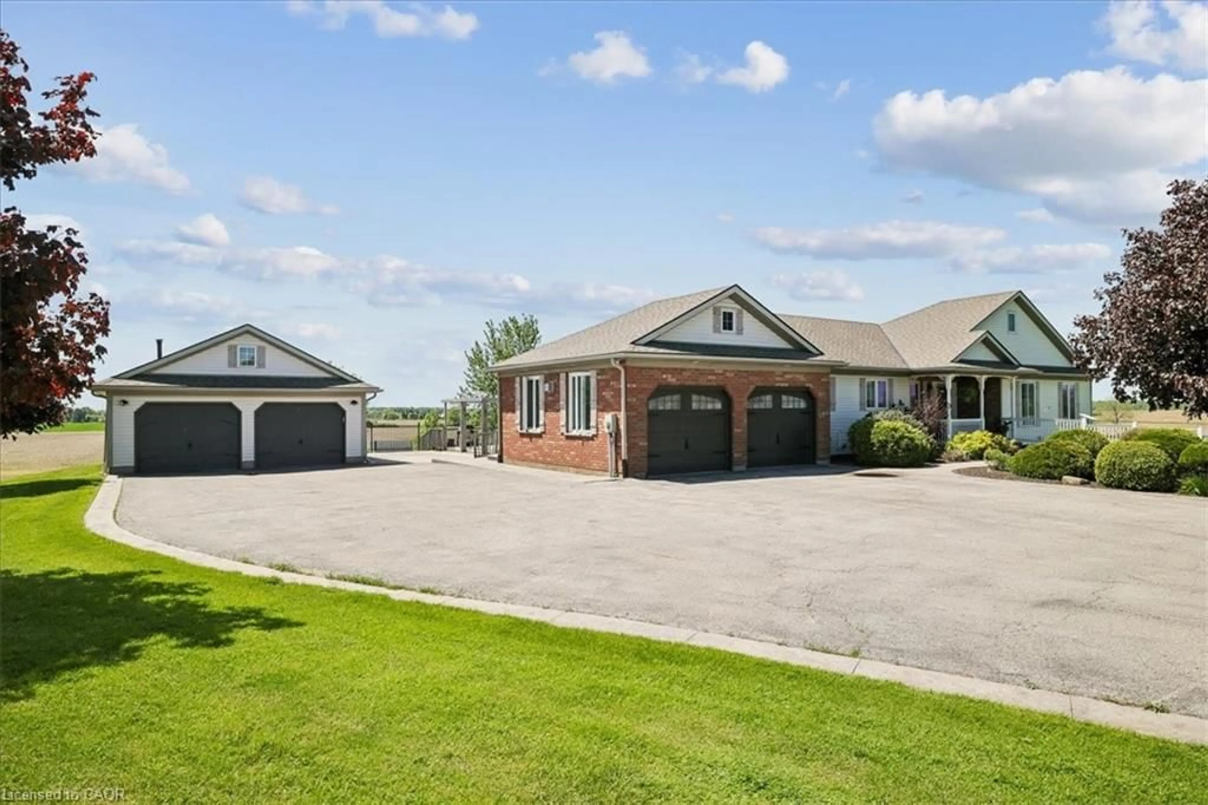 A pic from outside/outdoor area/front of a property/back of a property/a pic from drone, water/lake/river/ocean view for 5410 Philp Rd, Beamsville Ontario L0R 1B2
