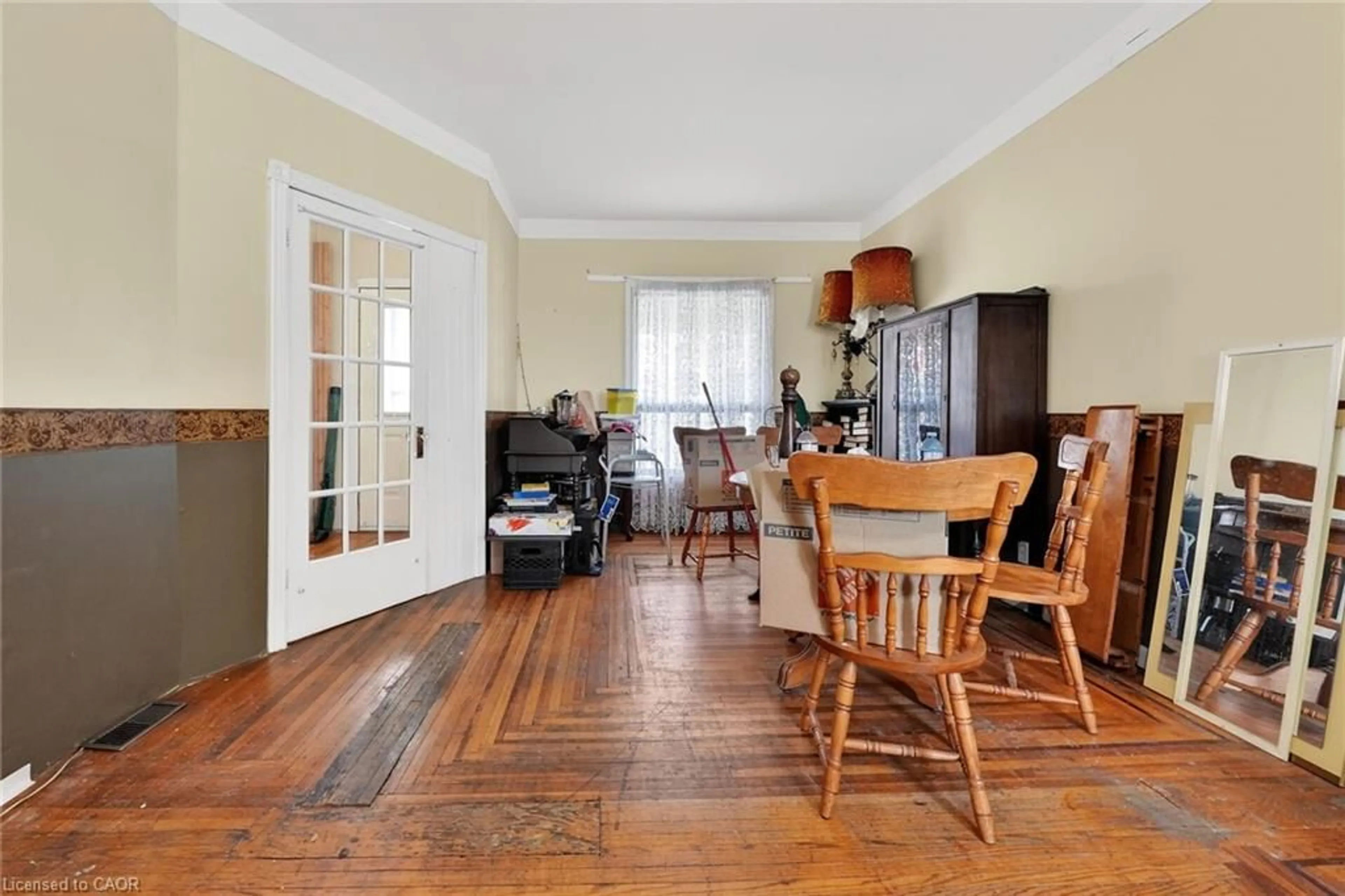 Dining room, wood/laminate floor for 86 Belview Ave, Hamilton Ontario L8L 7K8