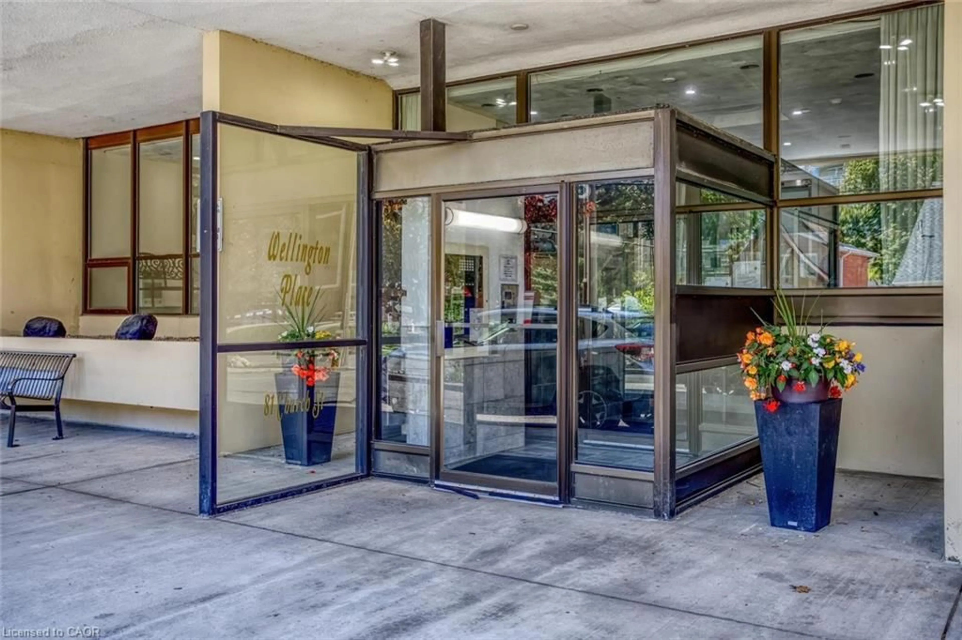 Indoor foyer for 81 Church St #606, Kitchener Ontario N2G 4M1