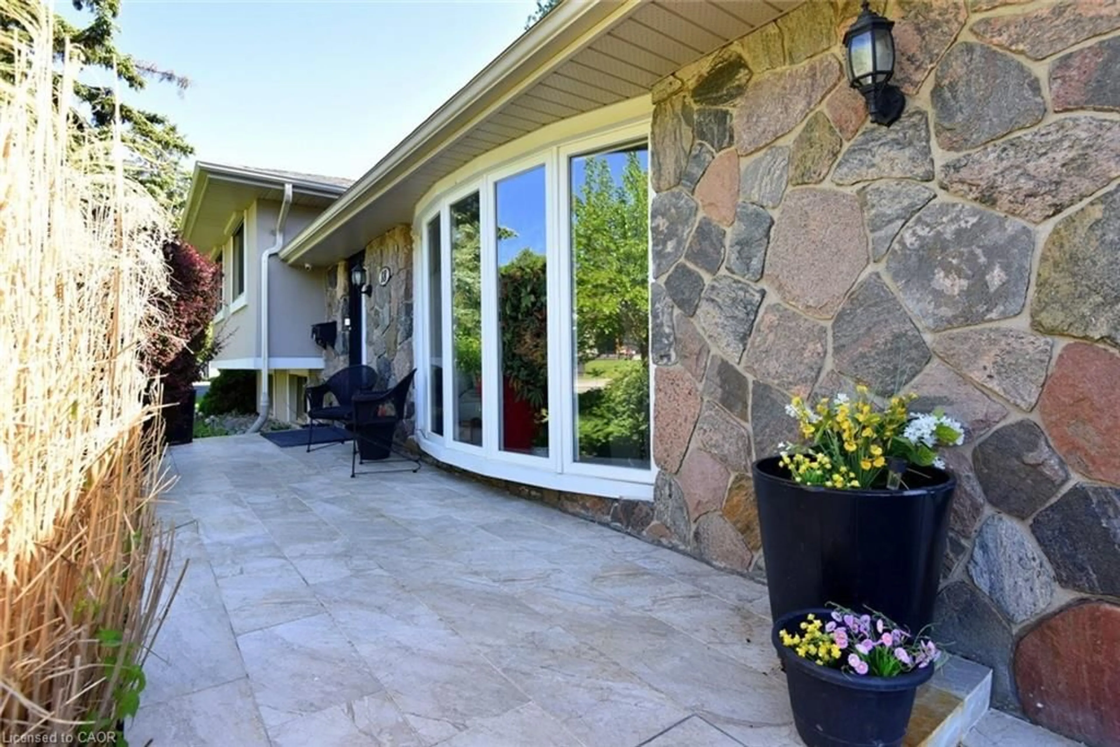 Patio, unknown for 18 Dennis Ave, Waterdown Ontario L9H 7G2