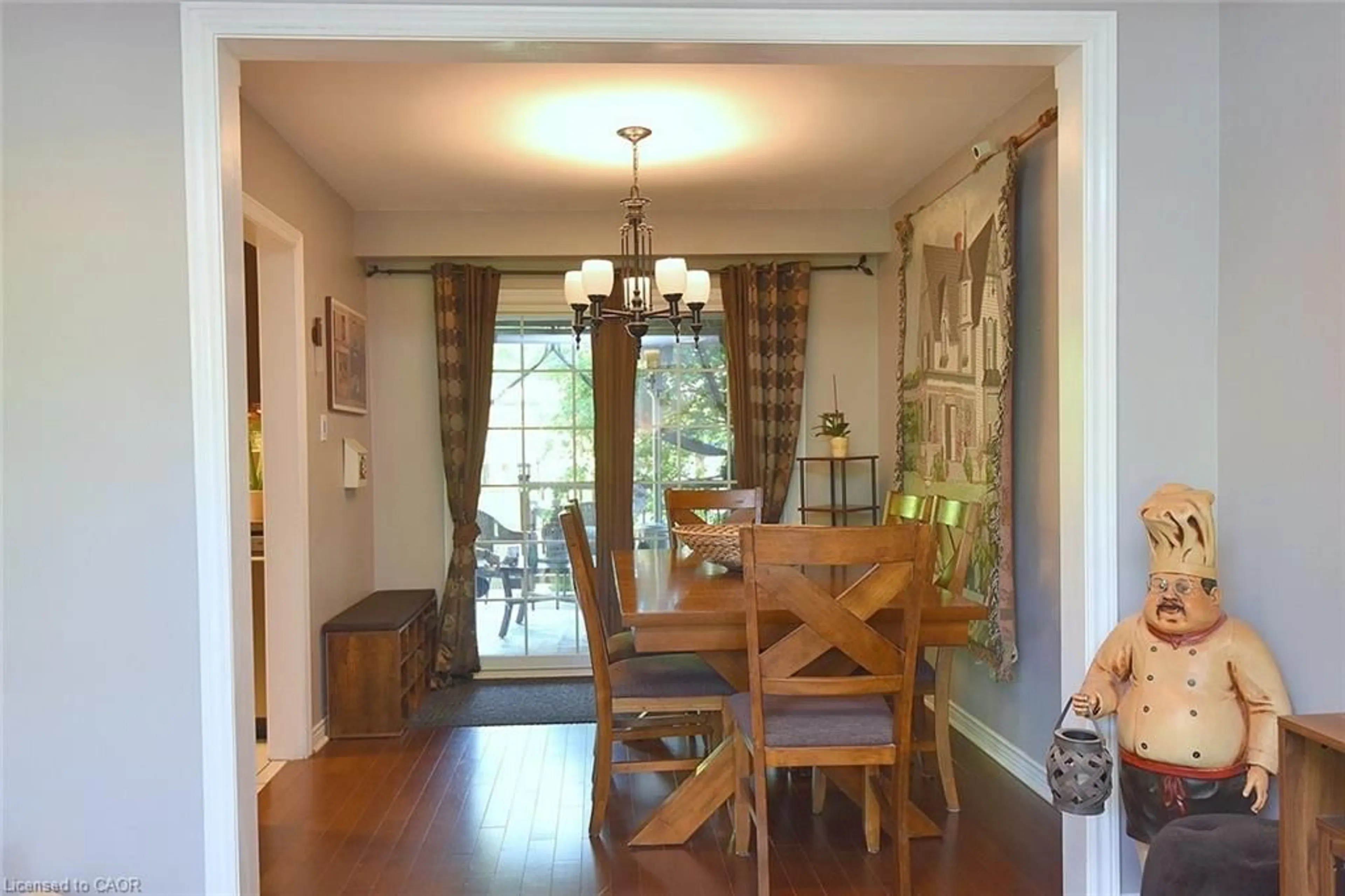 Dining room, wood/laminate floor for 18 Dennis Ave, Waterdown Ontario L9H 7G2
