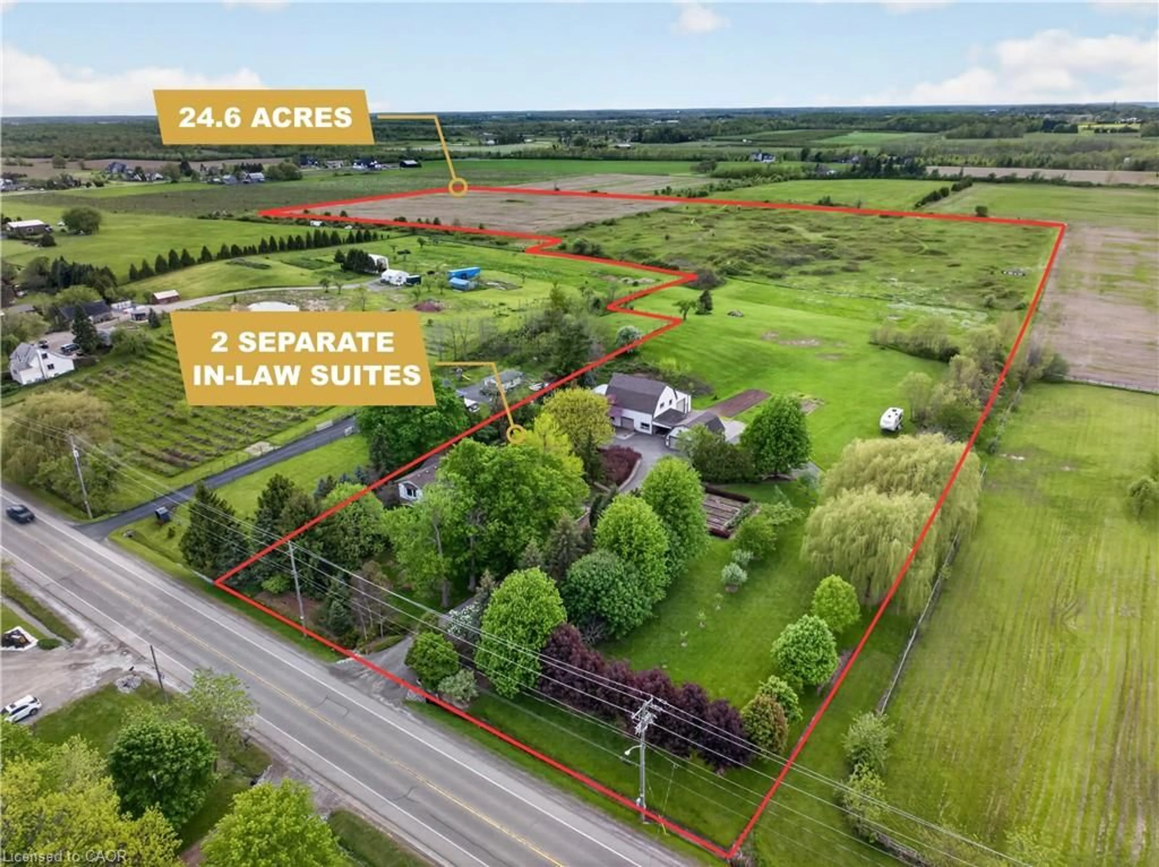 A pic from outside/outdoor area/front of a property/back of a property/a pic from drone, unknown for 136 Mountain St, Grimsby Ontario L3M 4E7