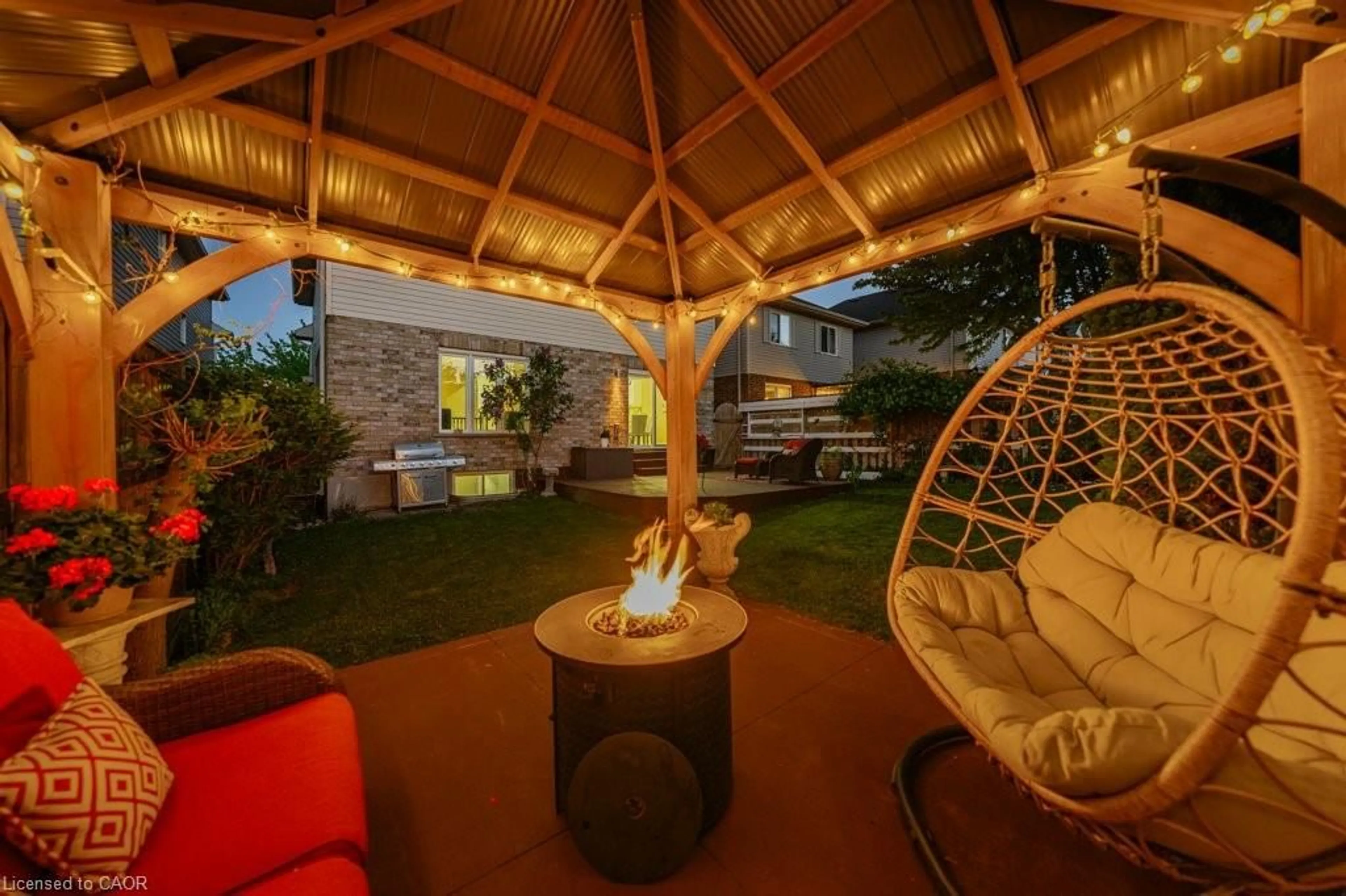 Patio, street for 6 Tweedsdale St, Kitchener Ontario N2R 1W1