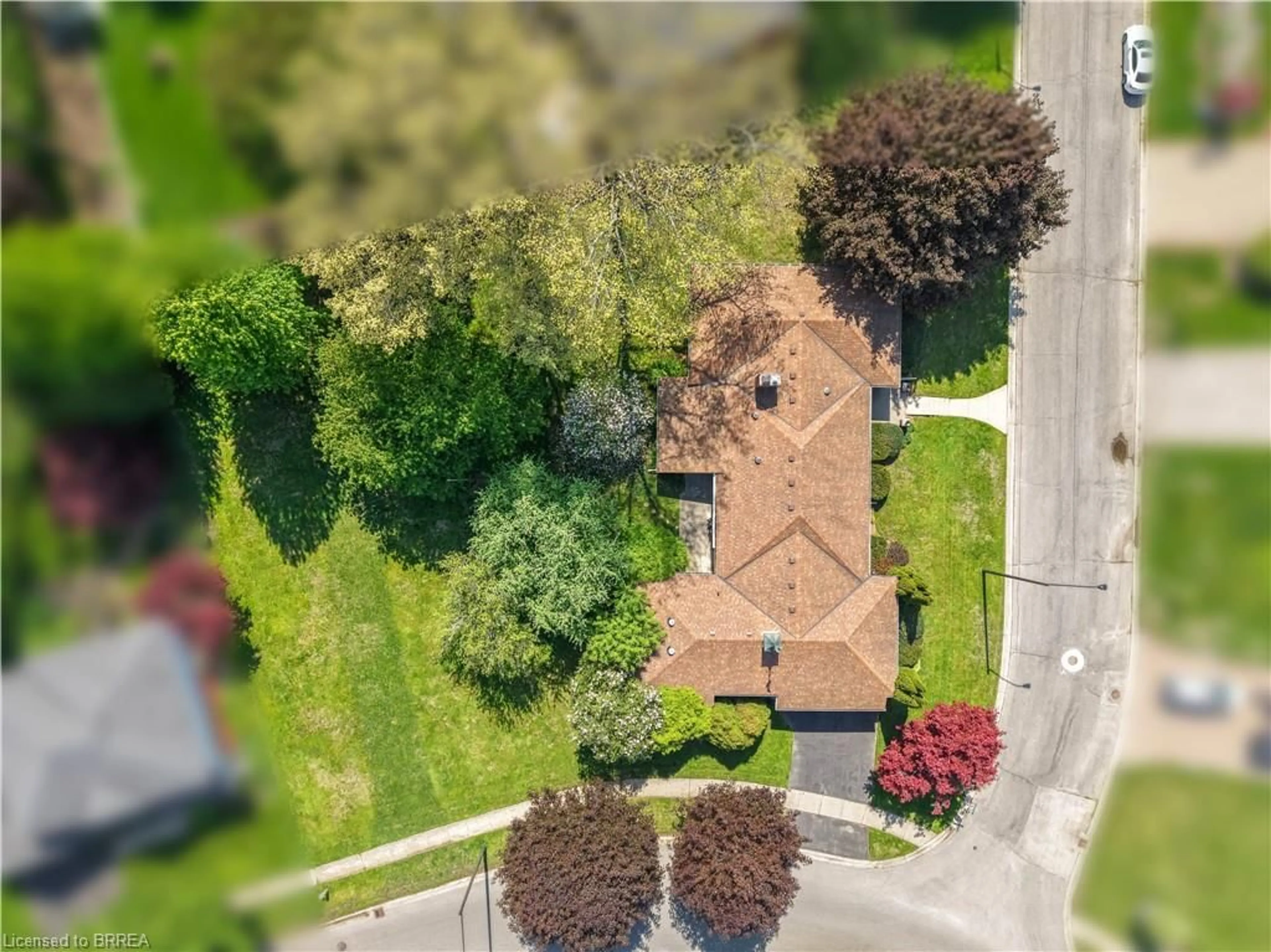 A pic from outside/outdoor area/front of a property/back of a property/a pic from drone, street for 3 Fieldstone Cir, Brantford Ontario N3R 6S7