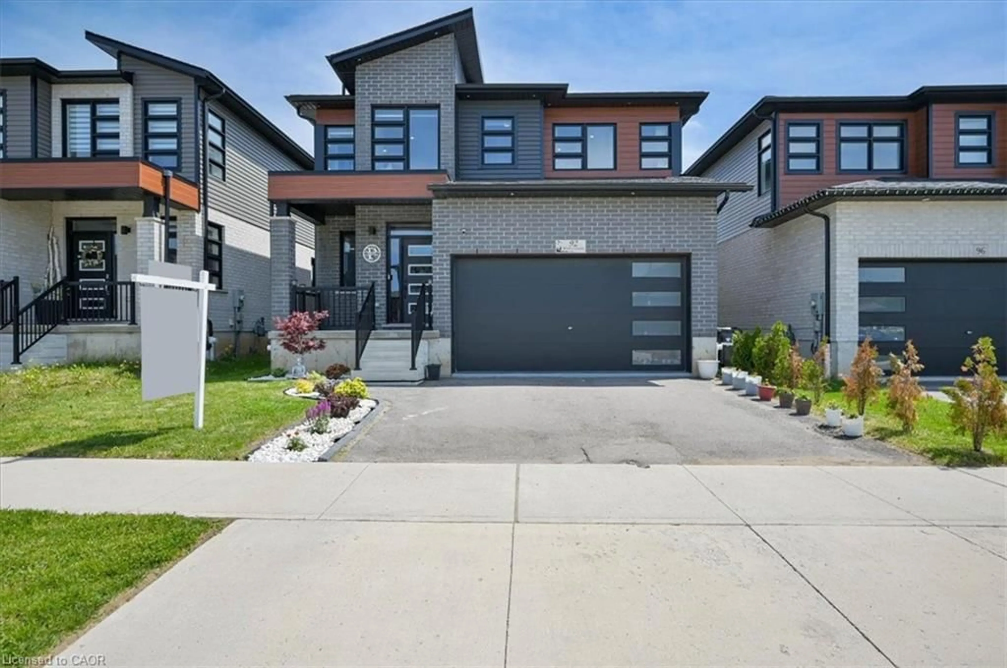 Home with brick exterior material, street for 92 Moon Cres, Cambridge Ontario N1S 0C4