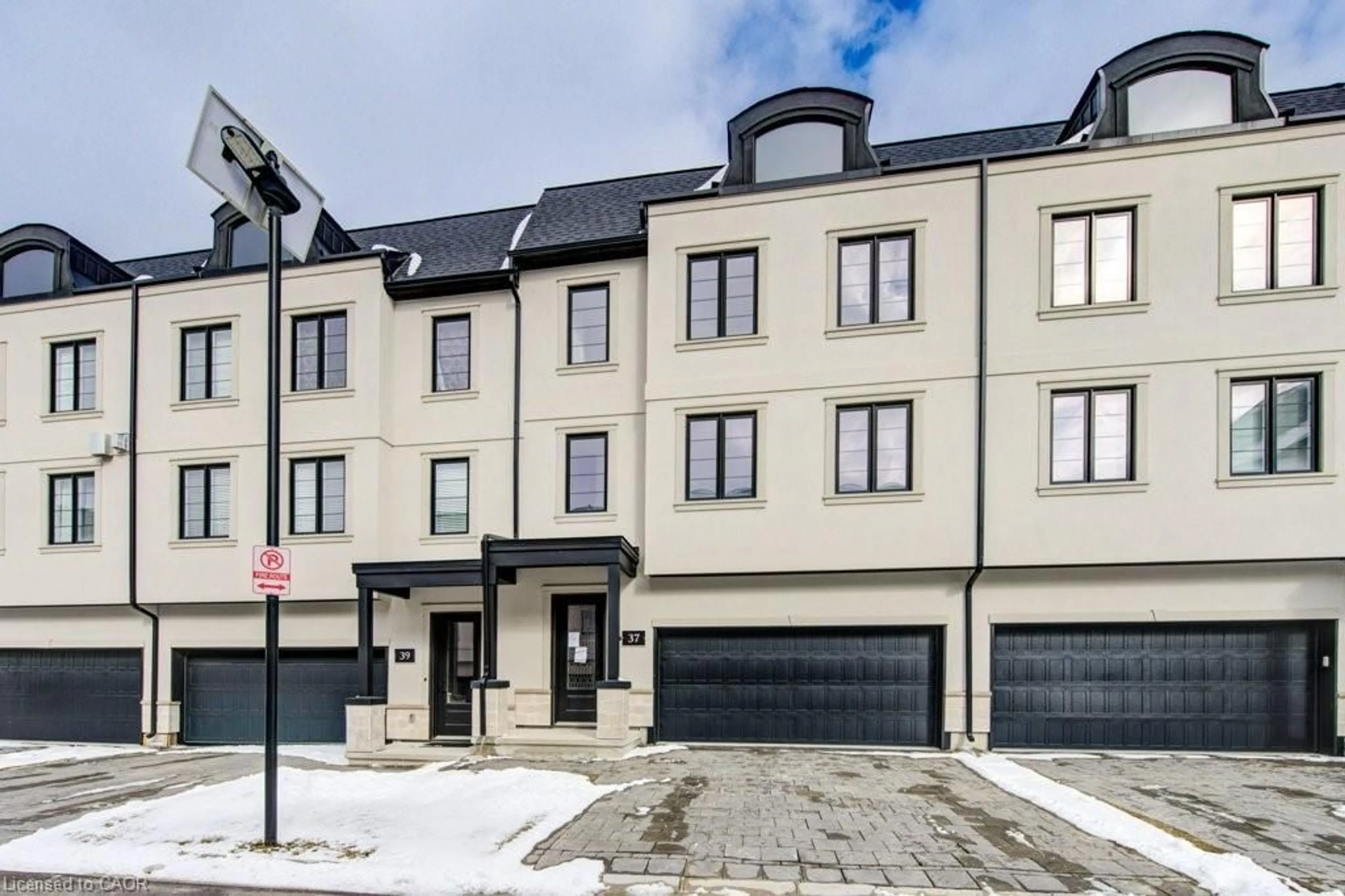 A pic from outside/outdoor area/front of a property/back of a property/a pic from drone, street for 435 Callaway Rd #37, London Ontario N6G 2N1