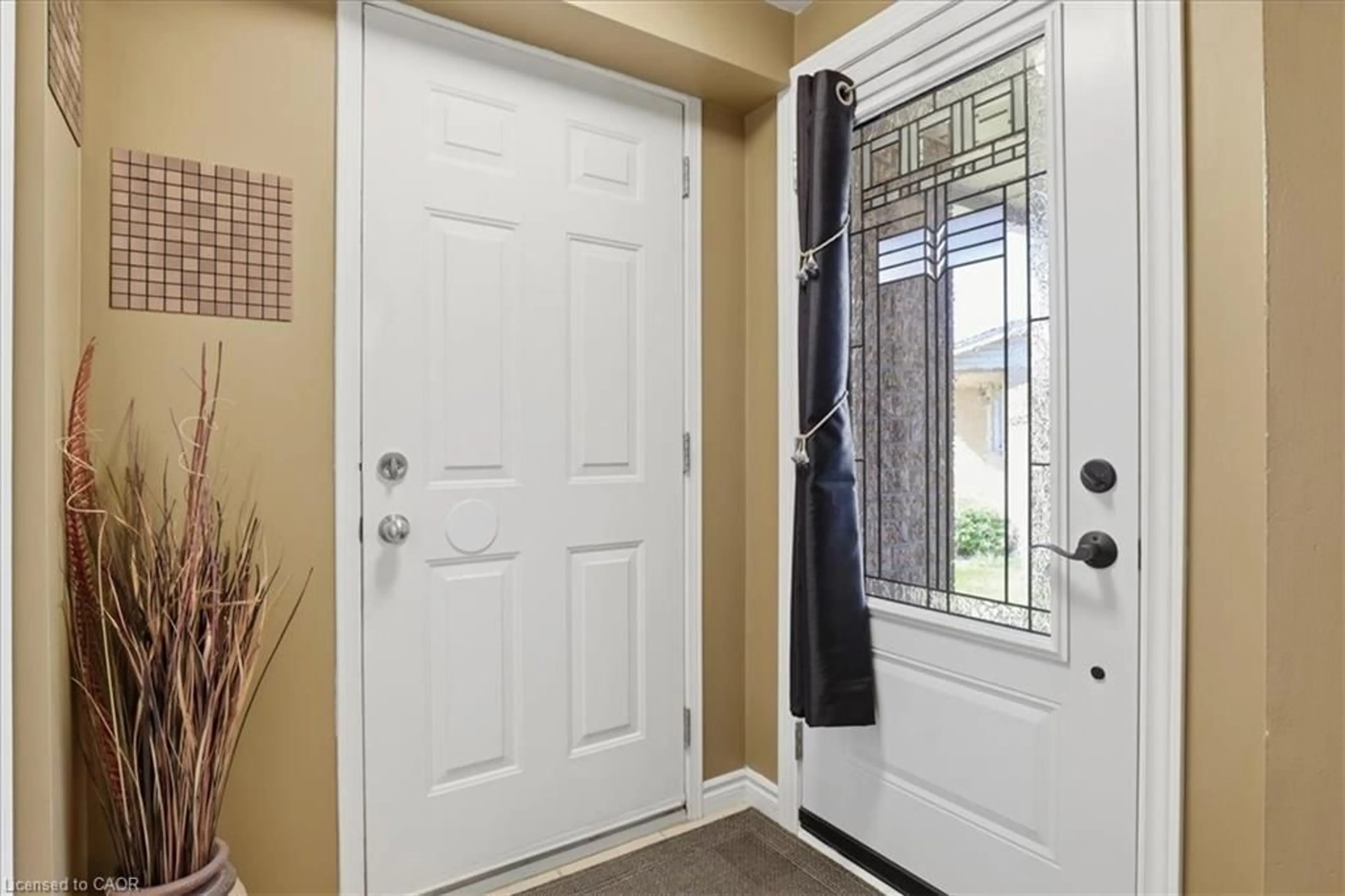 Indoor entryway for 20 Ridgeway Cres, Kitchener Ontario N2E 3M3