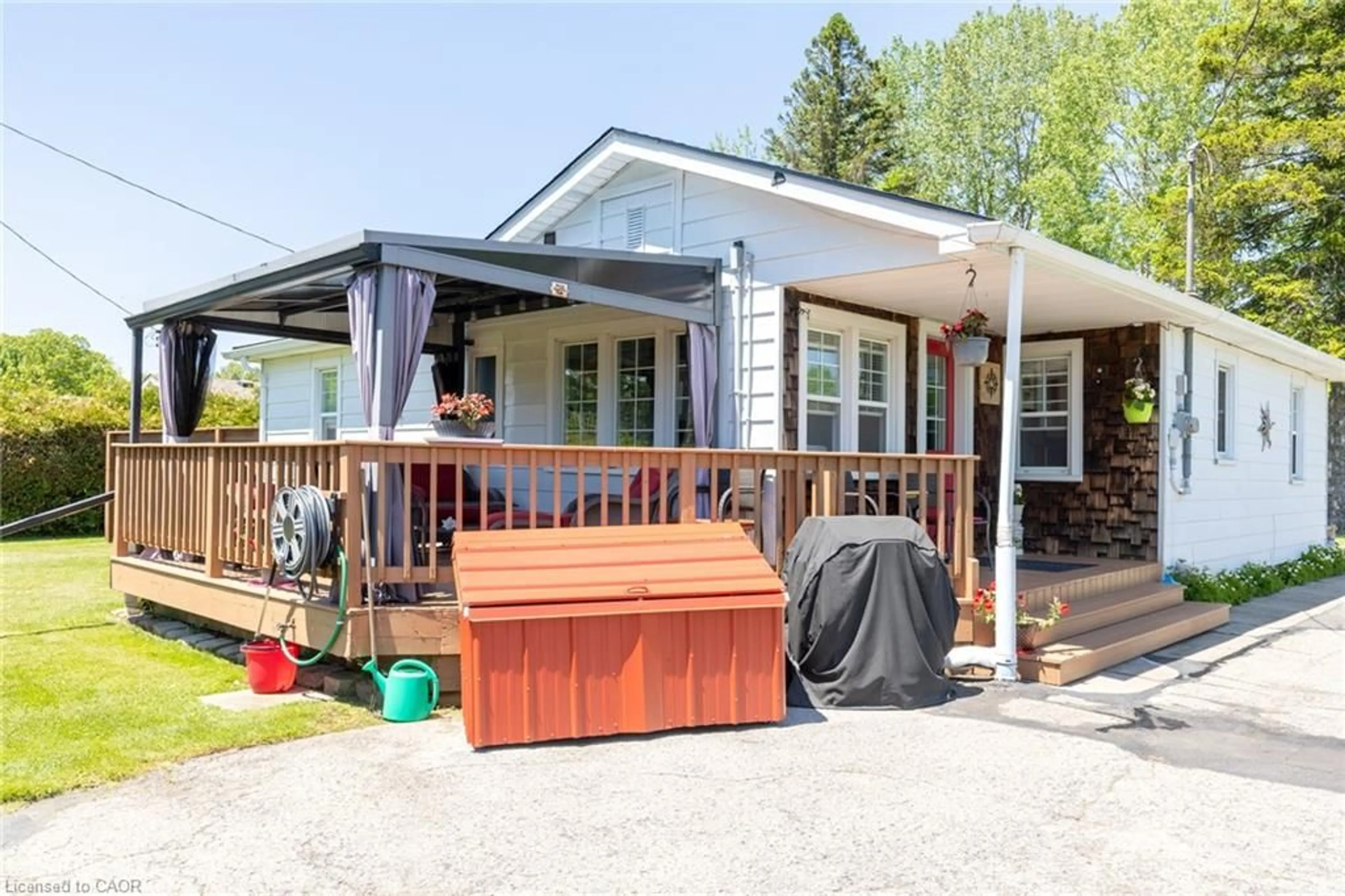 Patio, street for 922 Charlotteville Rd 8, Simcoe Ontario N3Y 4K5