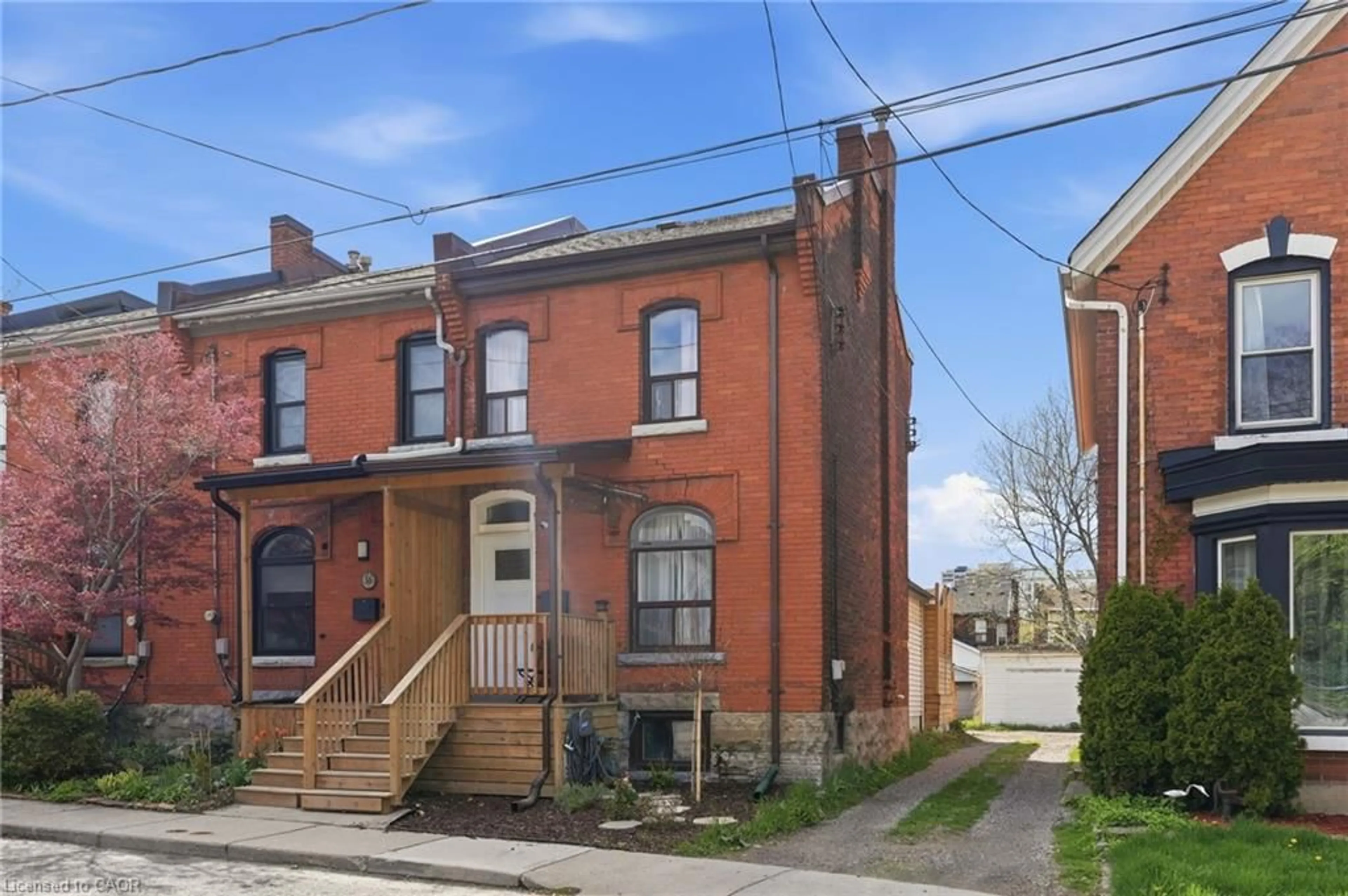Home with brick exterior material, street for 120 Court Dr #35, Paris Ontario N3L 0N2