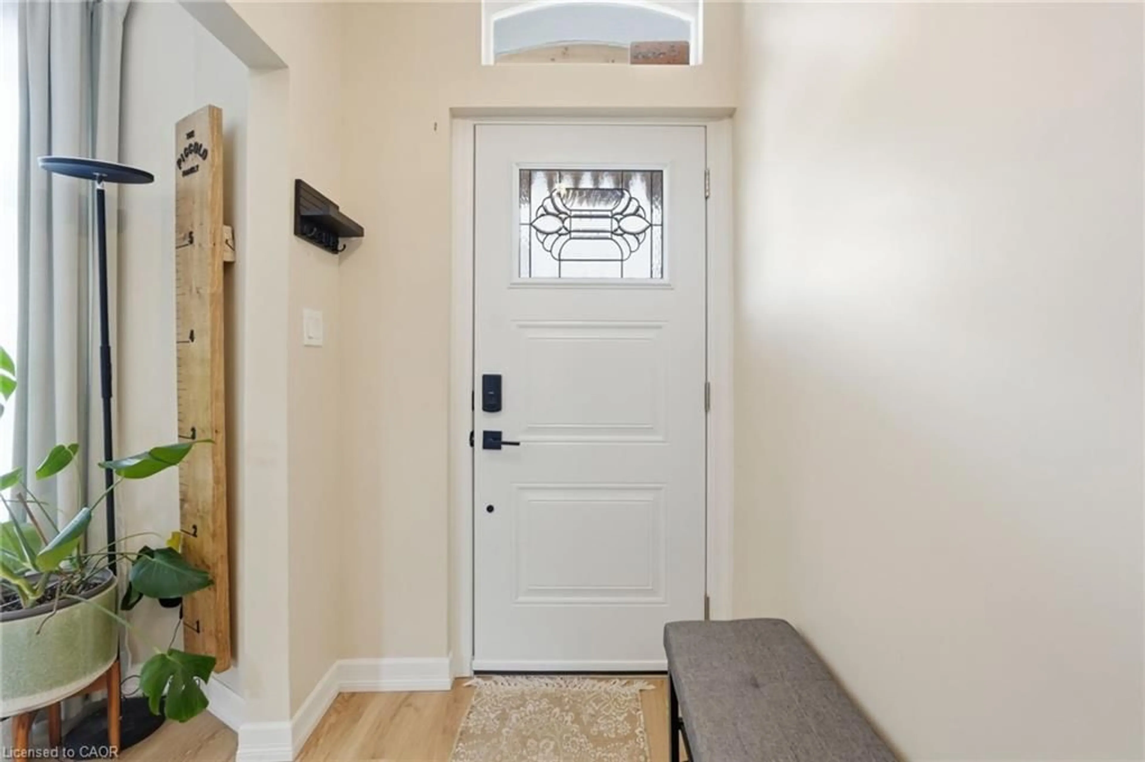 Indoor entryway for 120 Court Dr #35, Paris Ontario N3L 0N2