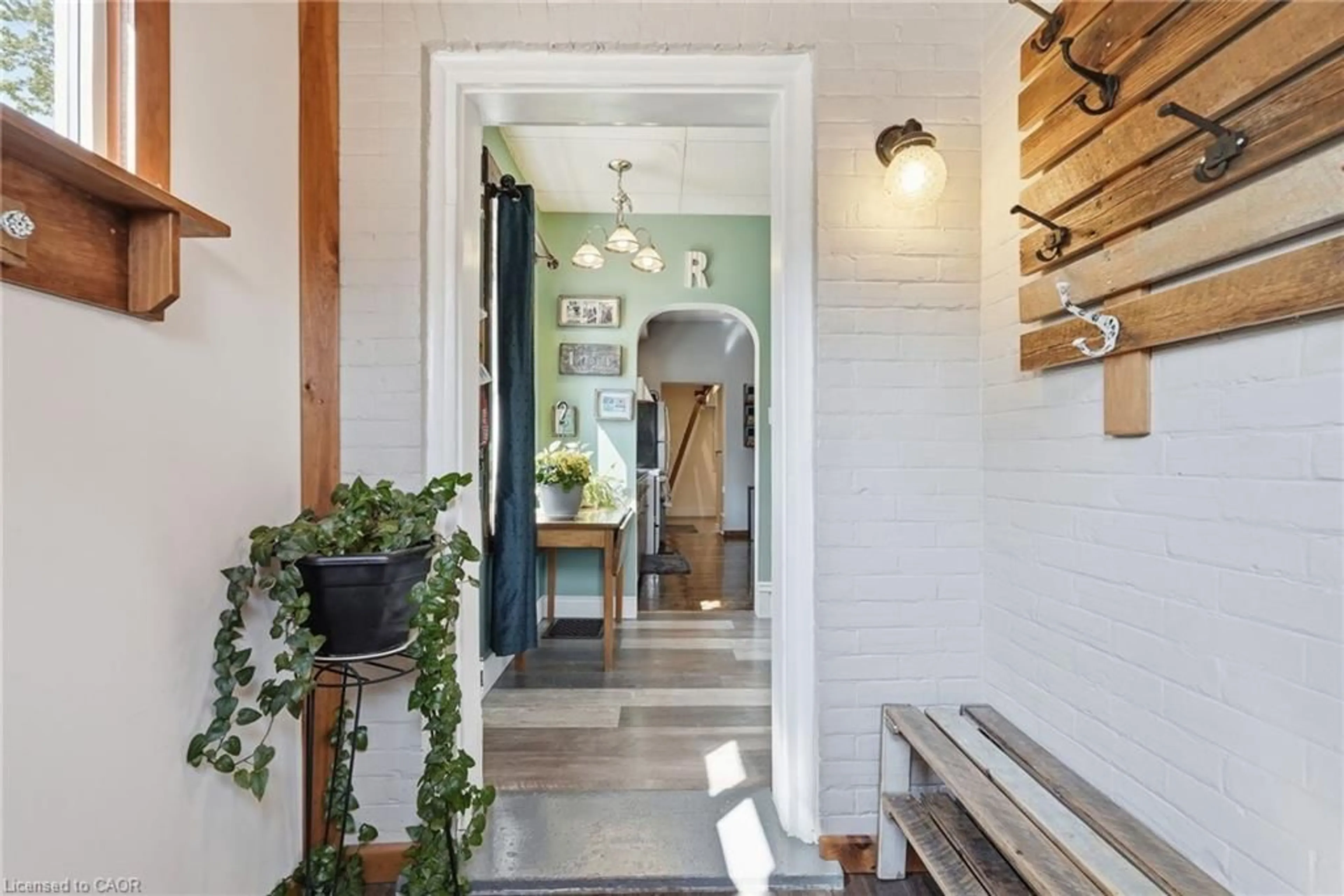 Indoor entryway for 545 Main St, Listowel Ontario N4W 2C5