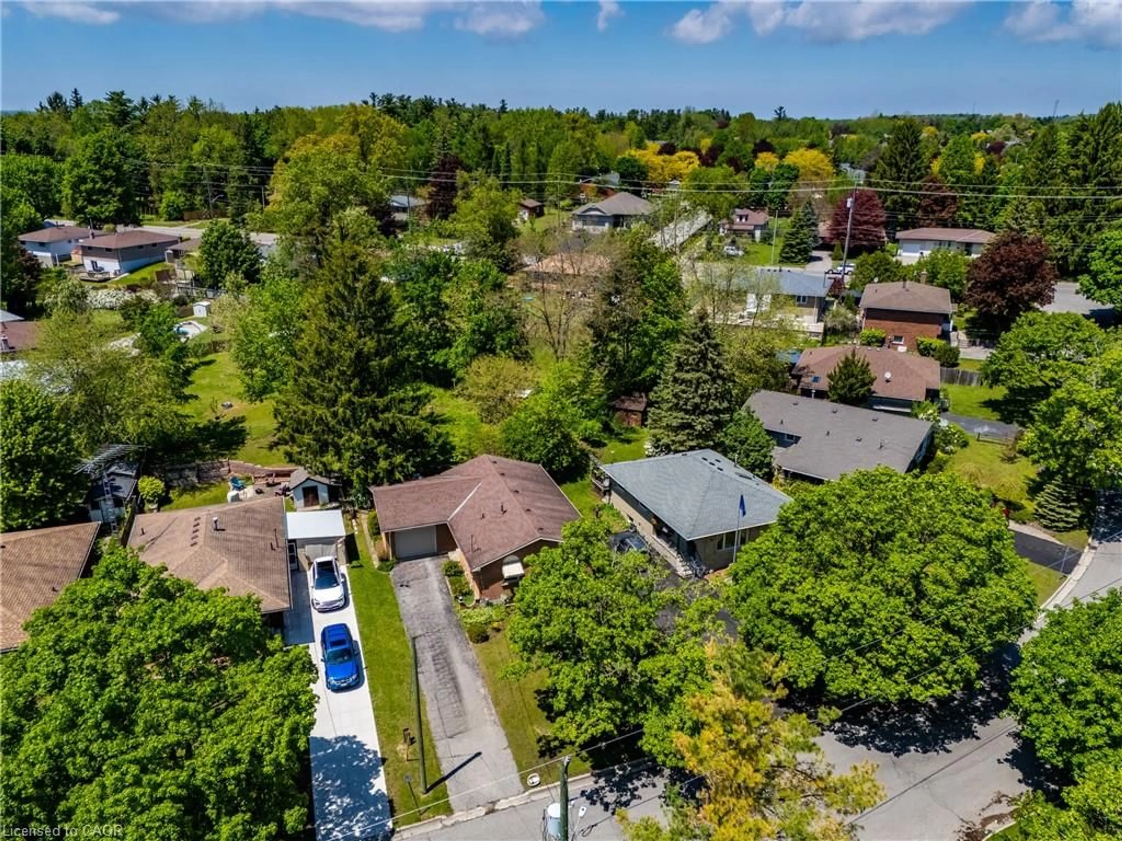 A pic from outside/outdoor area/front of a property/back of a property/a pic from drone, street for 93 Oakwood Ave, Simcoe Ontario N3Y 4S1