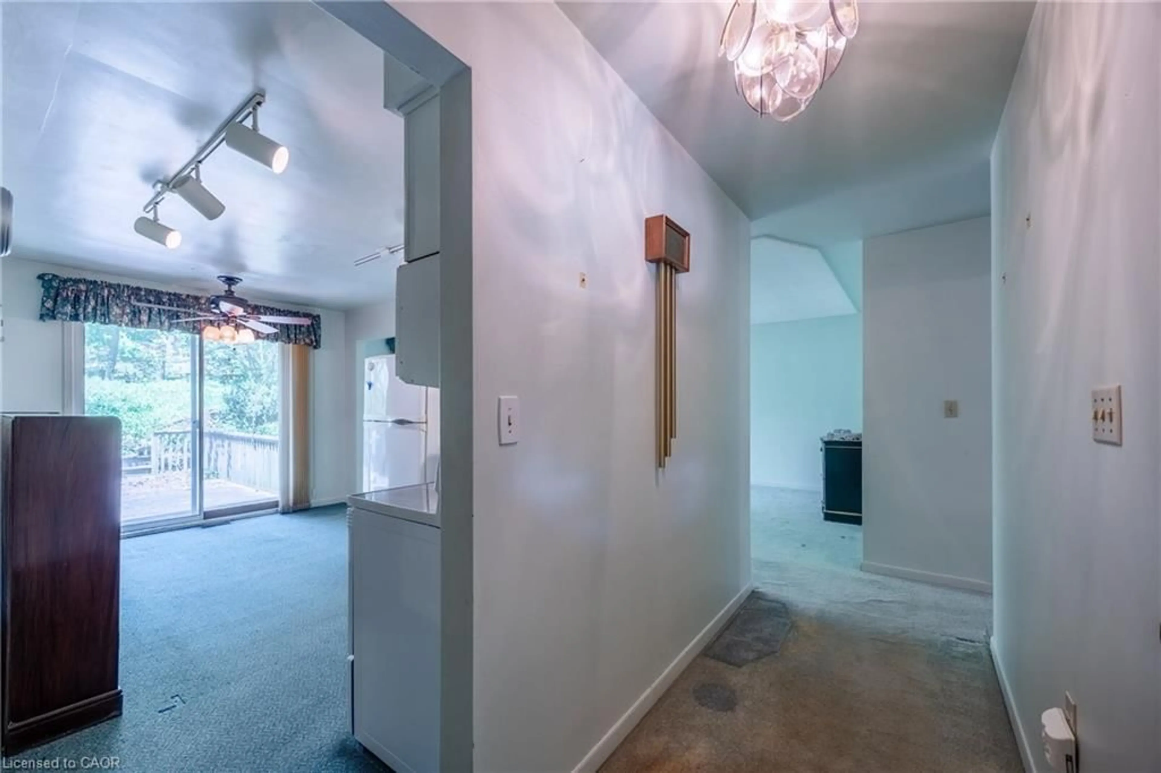 Indoor foyer for 93 Oakwood Ave, Simcoe Ontario N3Y 4S1