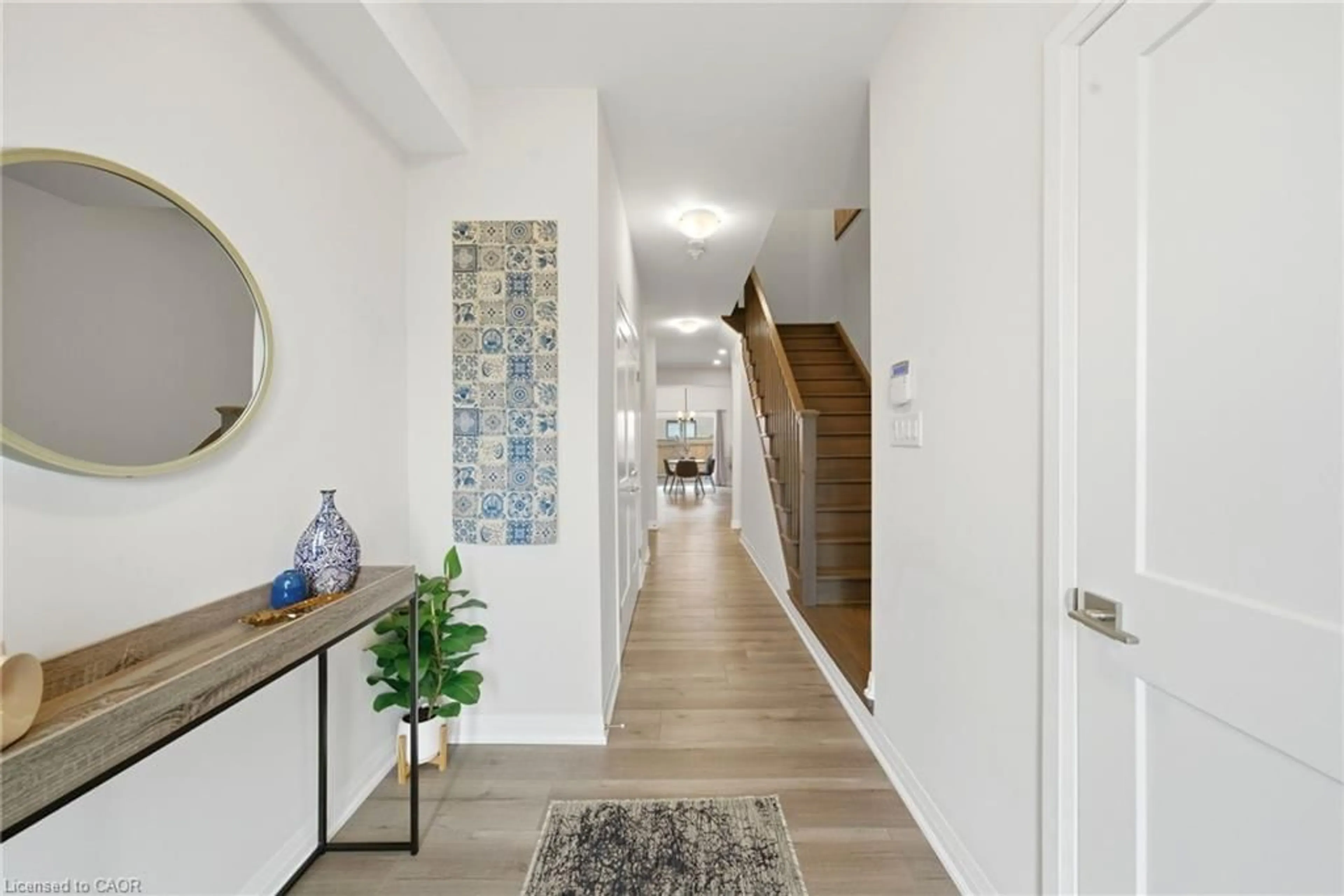 Indoor entryway for 112 Jayla Lane, Smithville Ontario L0R 2A0